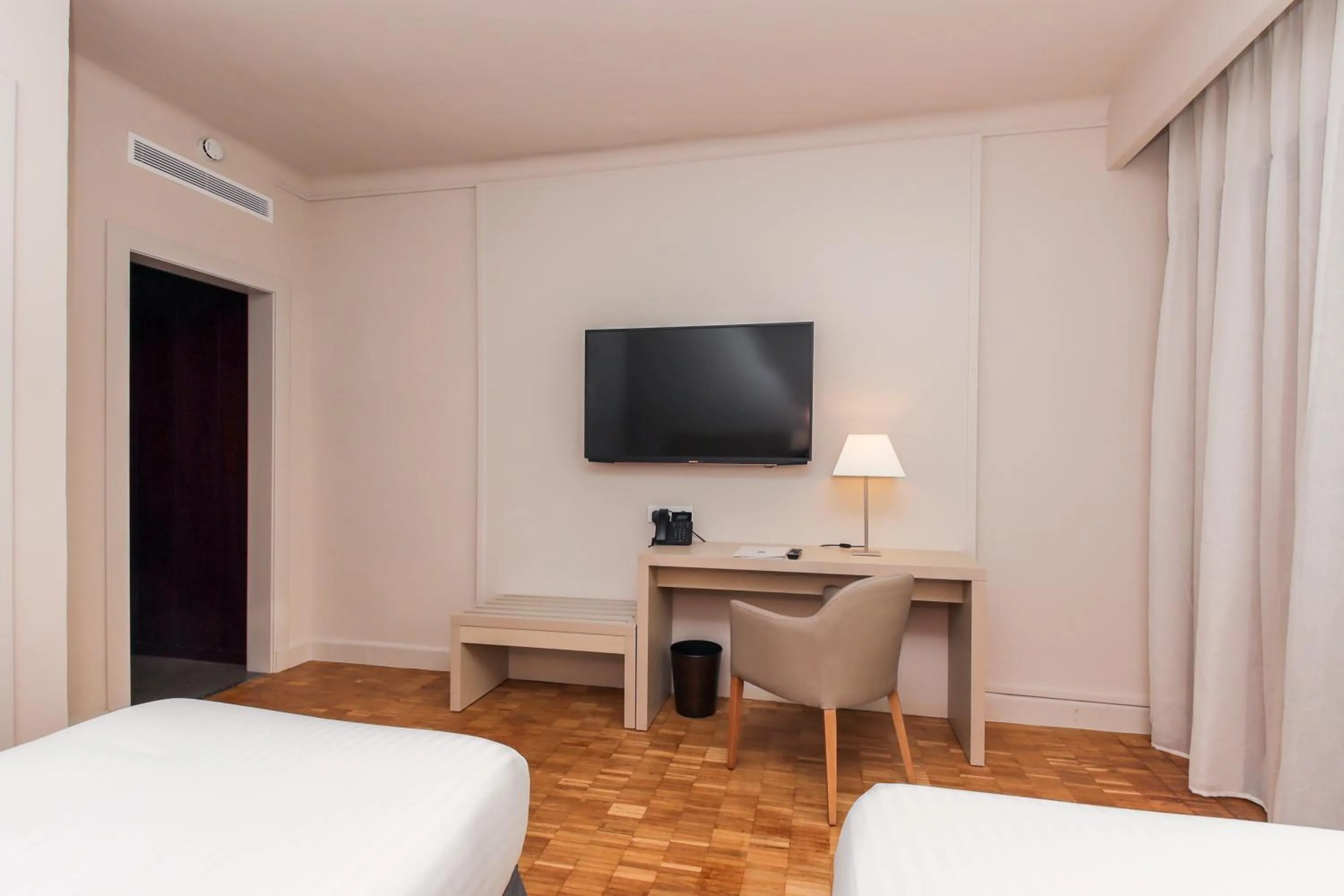 Bedroom, Bed in Hotel Lauria