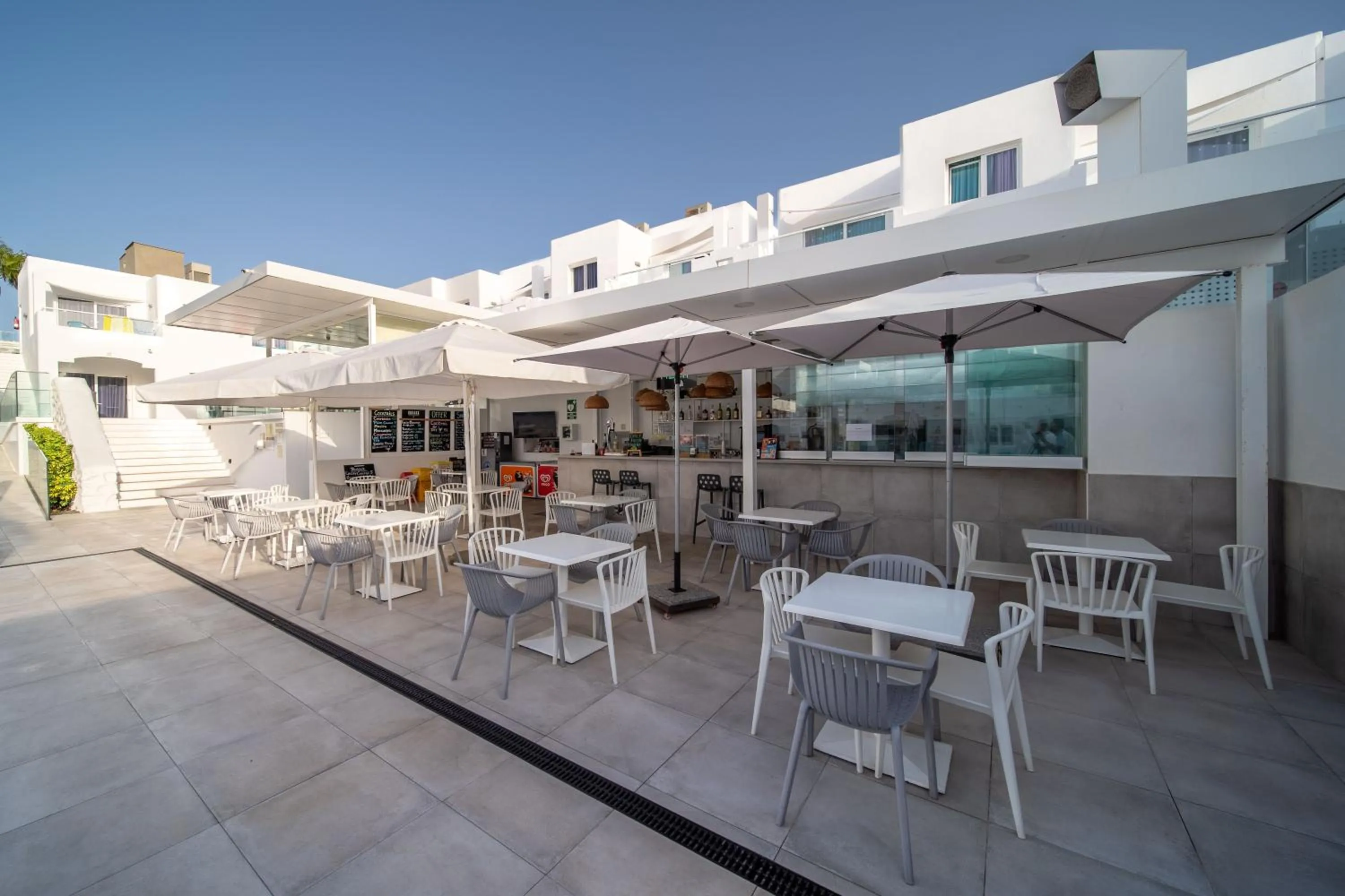 Restaurant/places to eat in Guinate Club Apartamentos