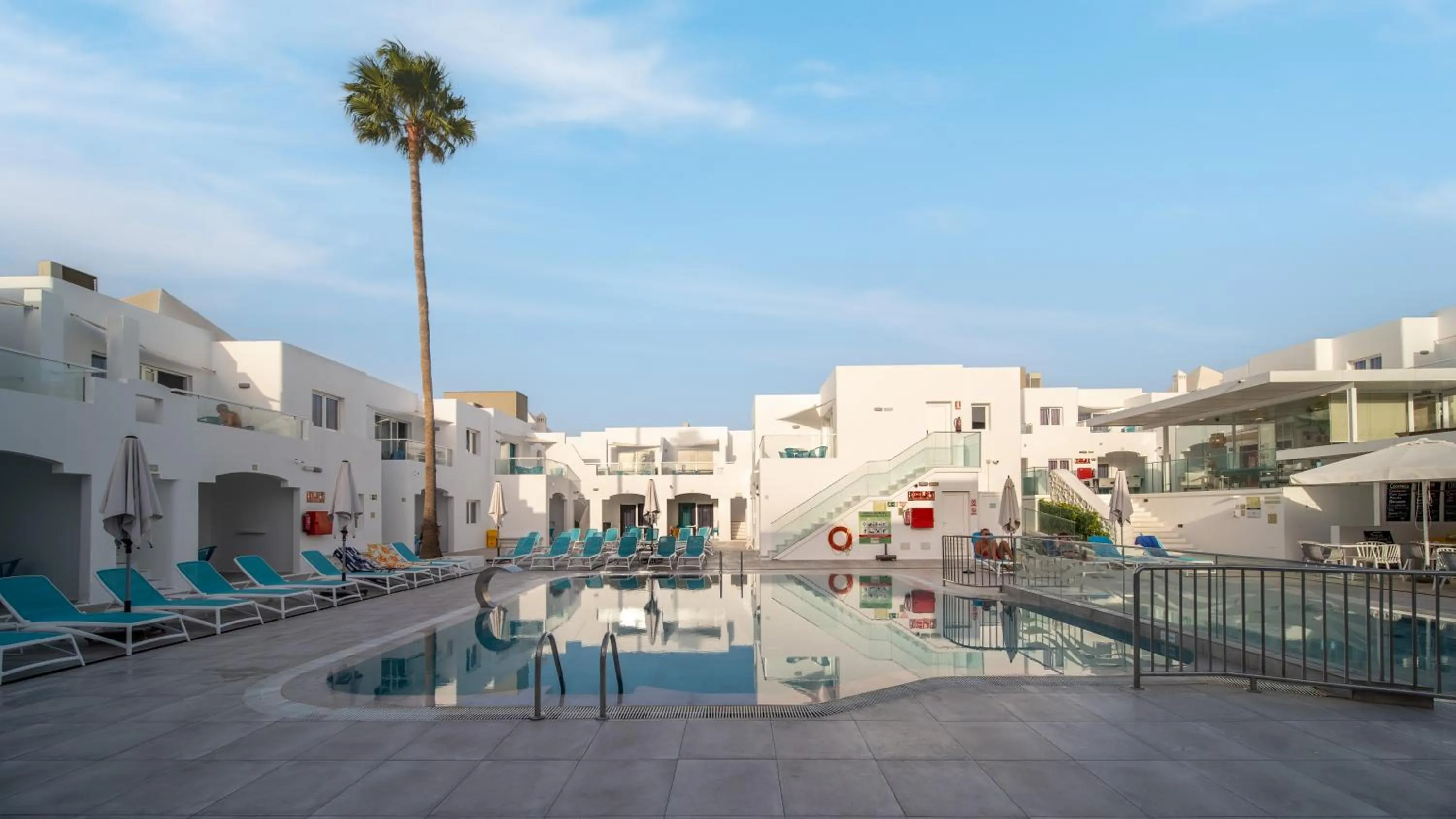 Swimming pool in Guinate Club Apartamentos