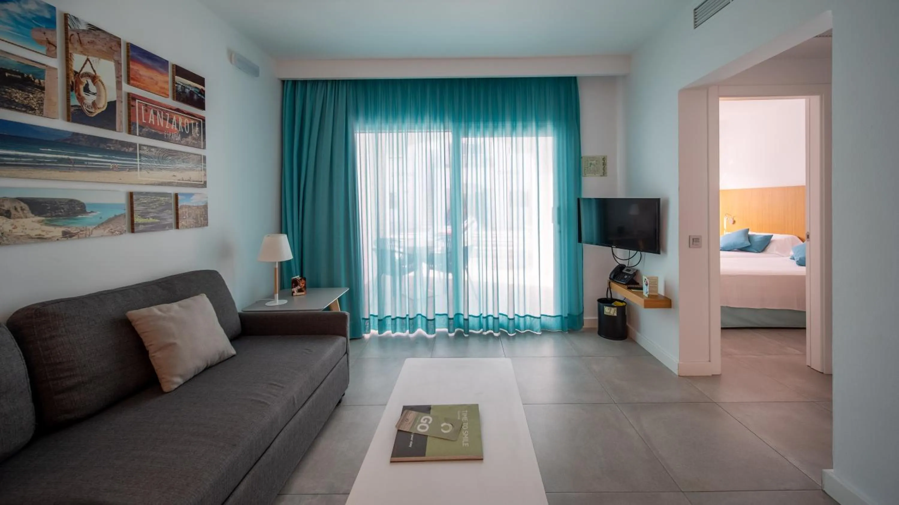 Living room, Bed in Guinate Club Apartamentos