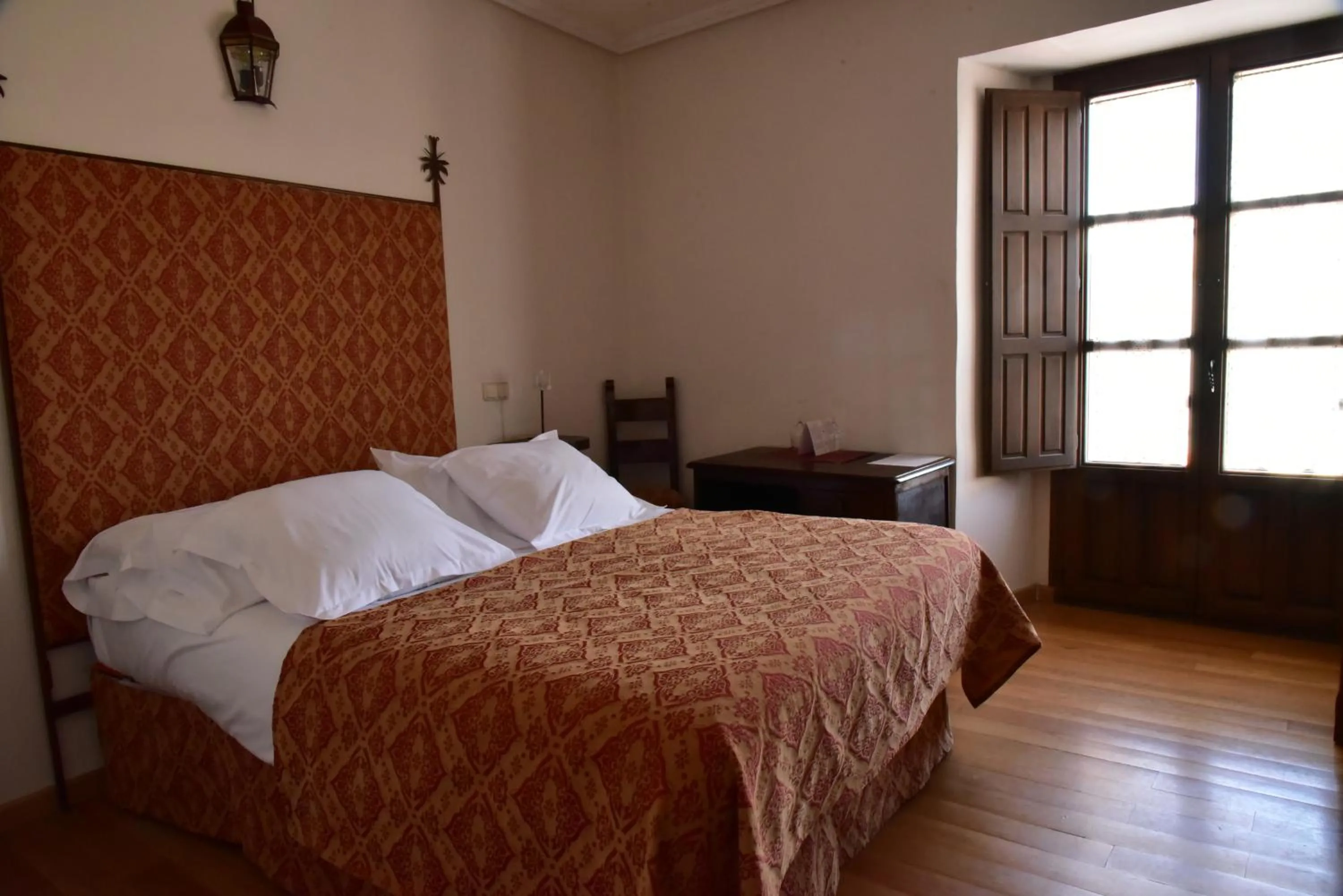Photo of the whole room, Bed in Palacio Rejadorada