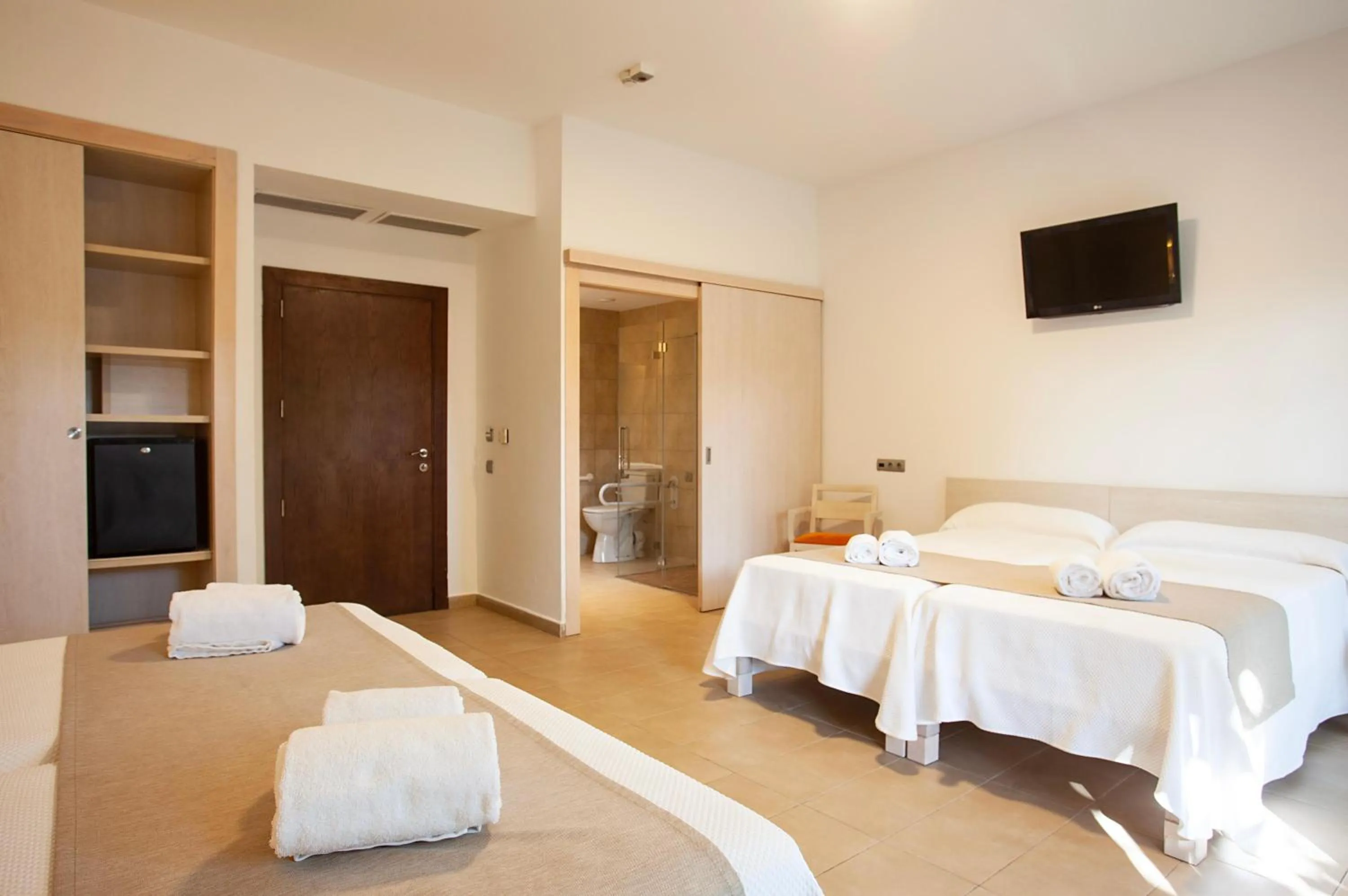 Photo of the whole room, Bed in Hotel Puchet Ibiza