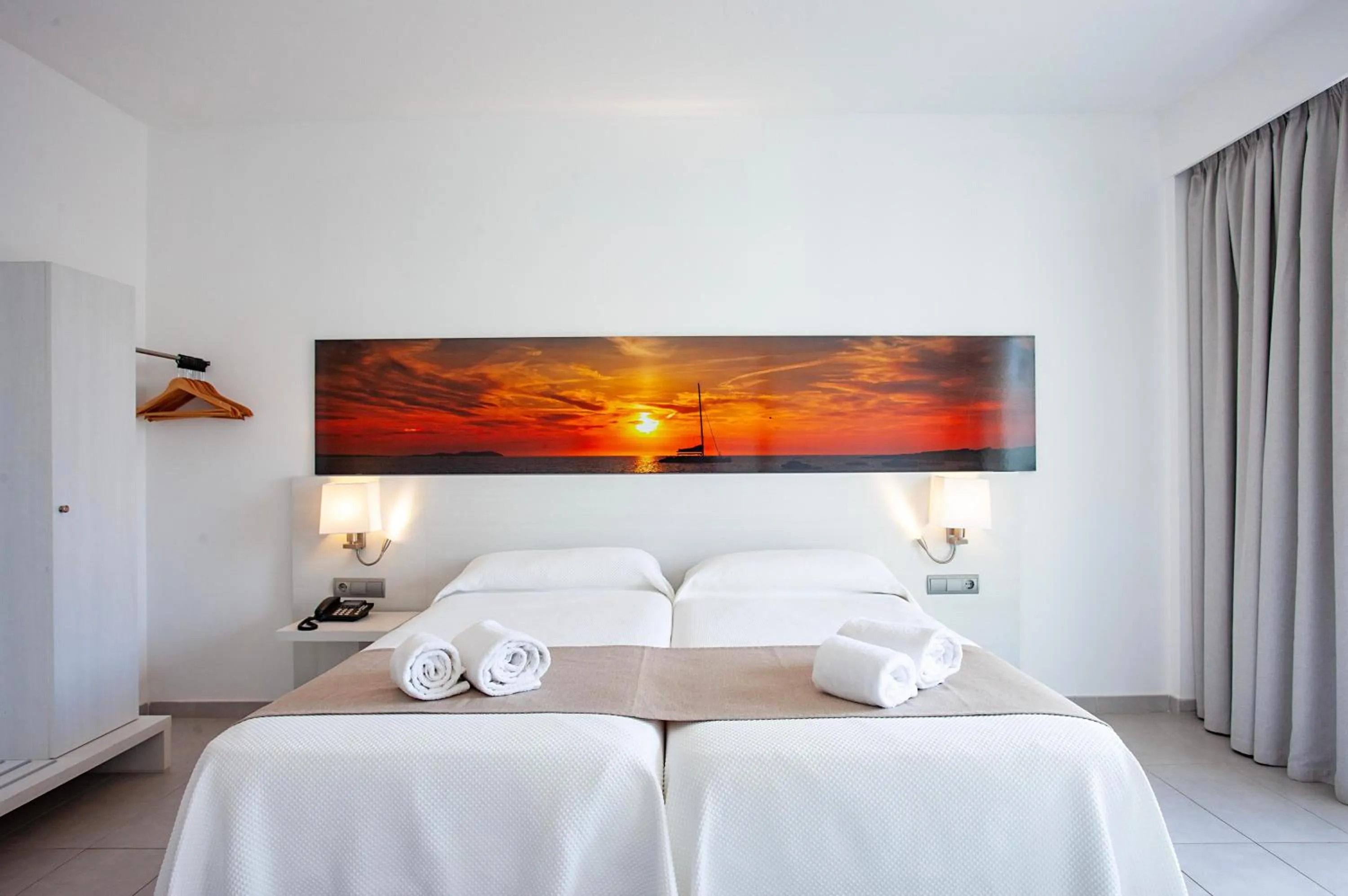 Photo of the whole room, Bed in Hotel Puchet Ibiza