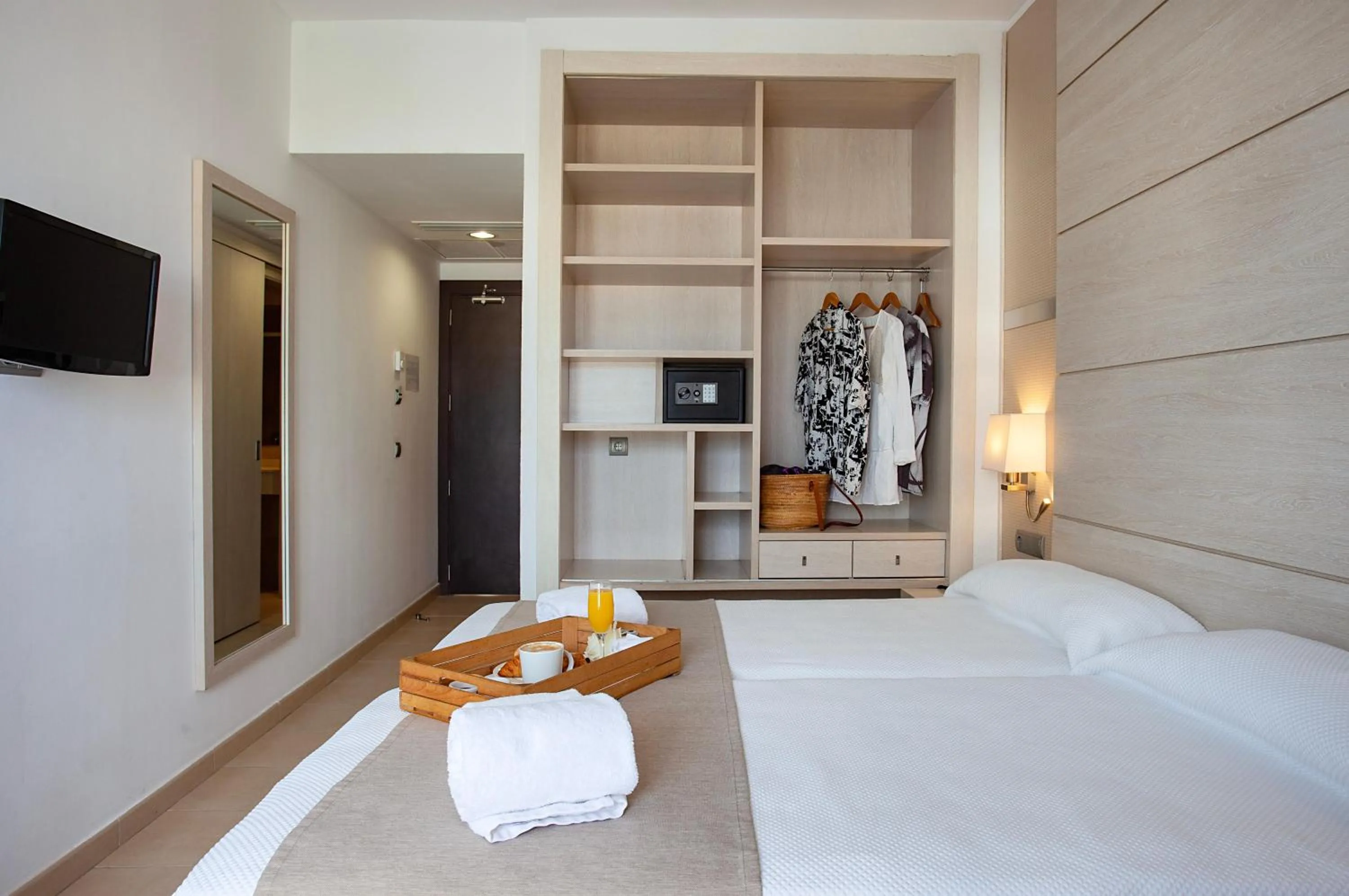 Photo of the whole room, Bed in Hotel Puchet Ibiza