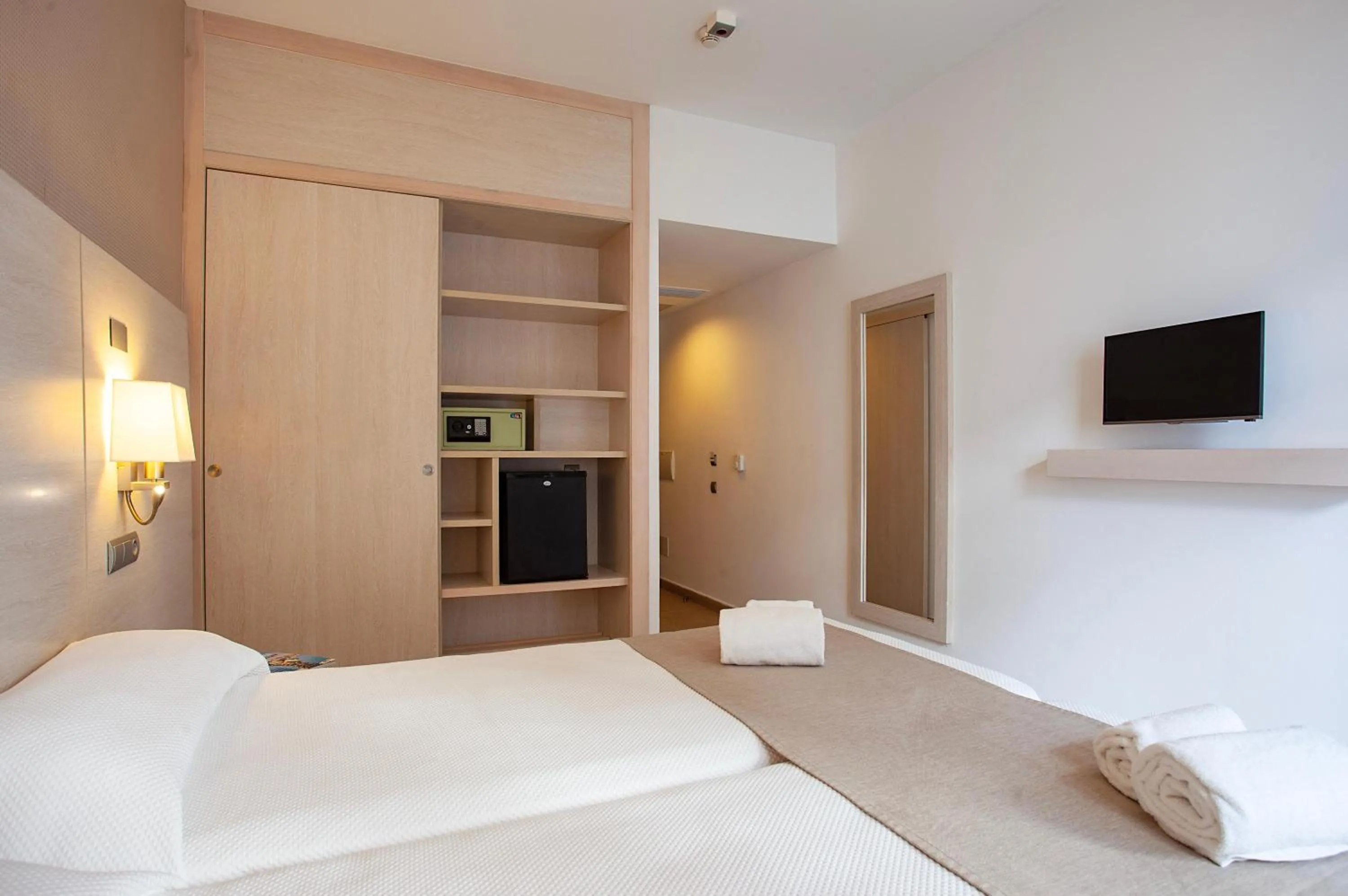 Photo of the whole room, Bed in Hotel Puchet Ibiza