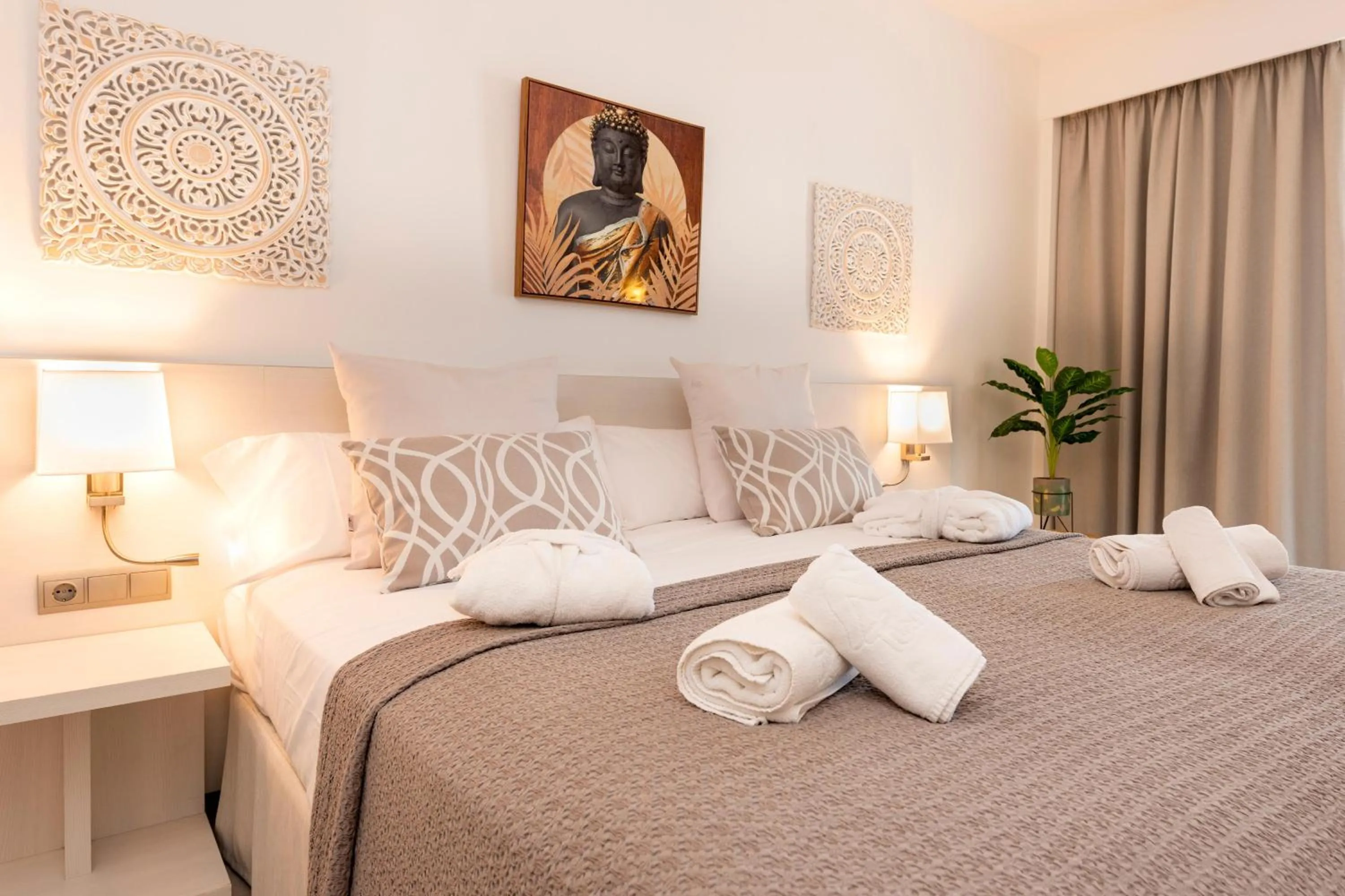 Photo of the whole room, Bed in Hotel Puchet Ibiza