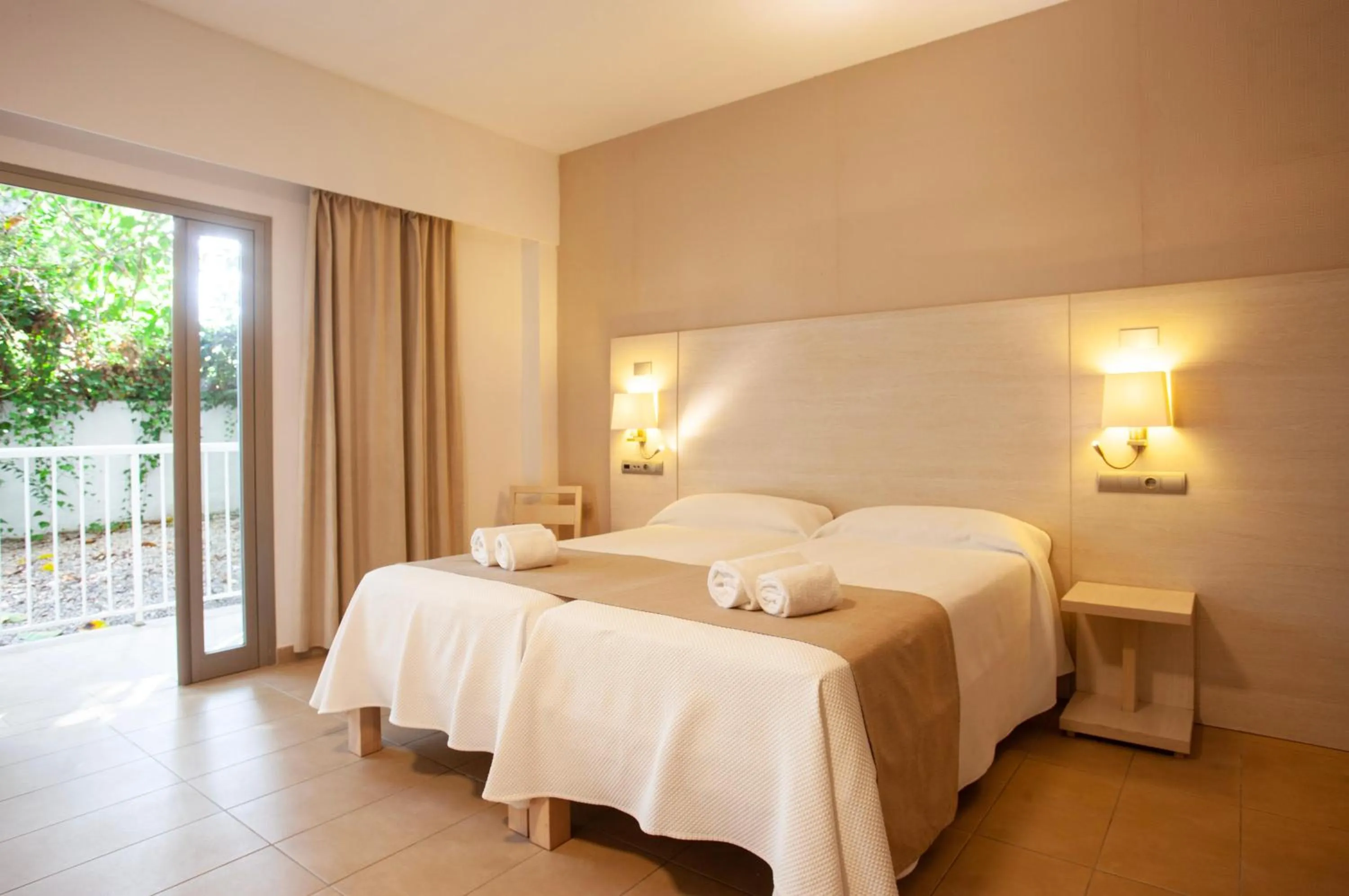 Photo of the whole room, Bed in Hotel Puchet Ibiza