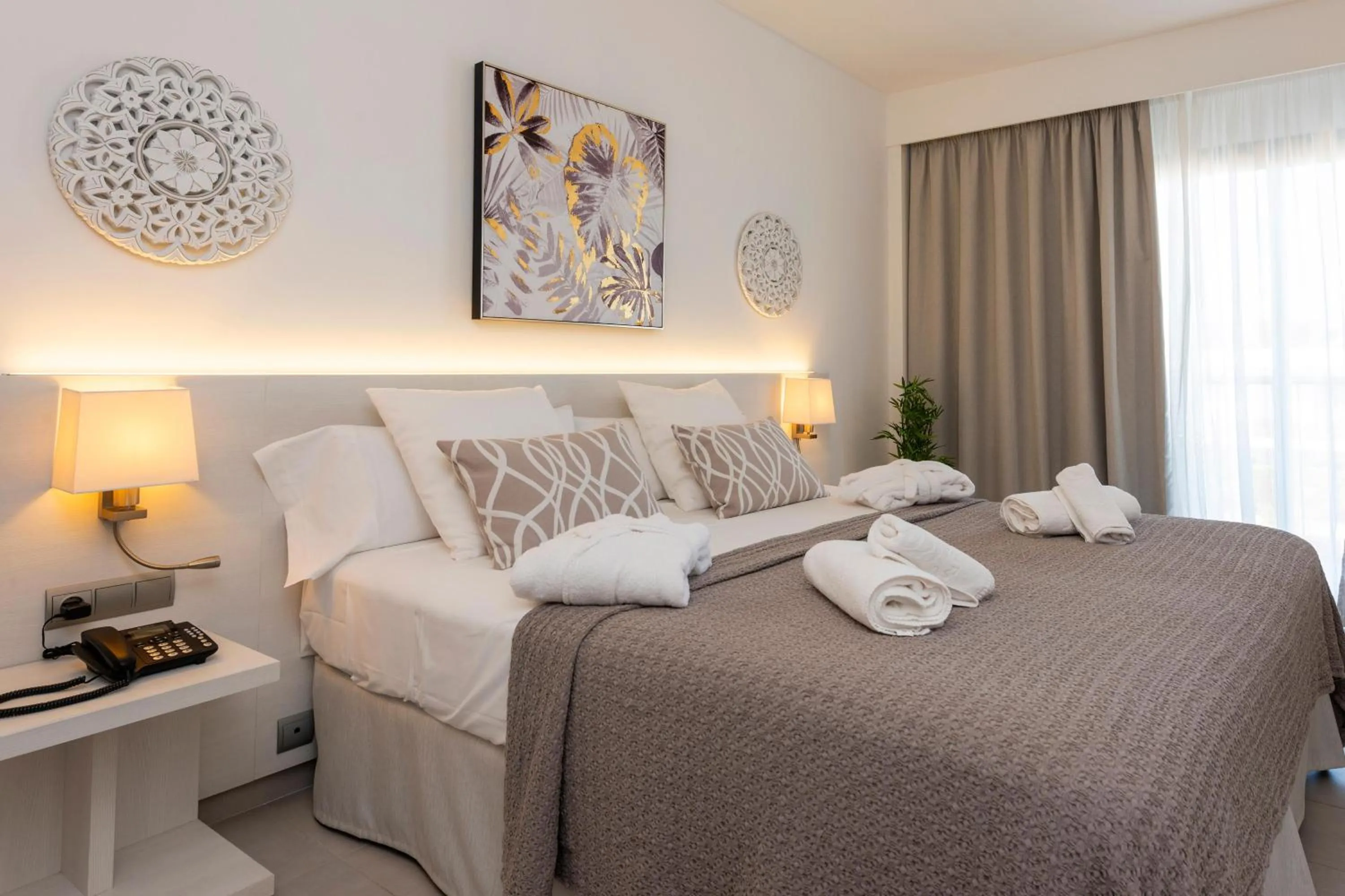 Photo of the whole room, Bed in Hotel Puchet Ibiza