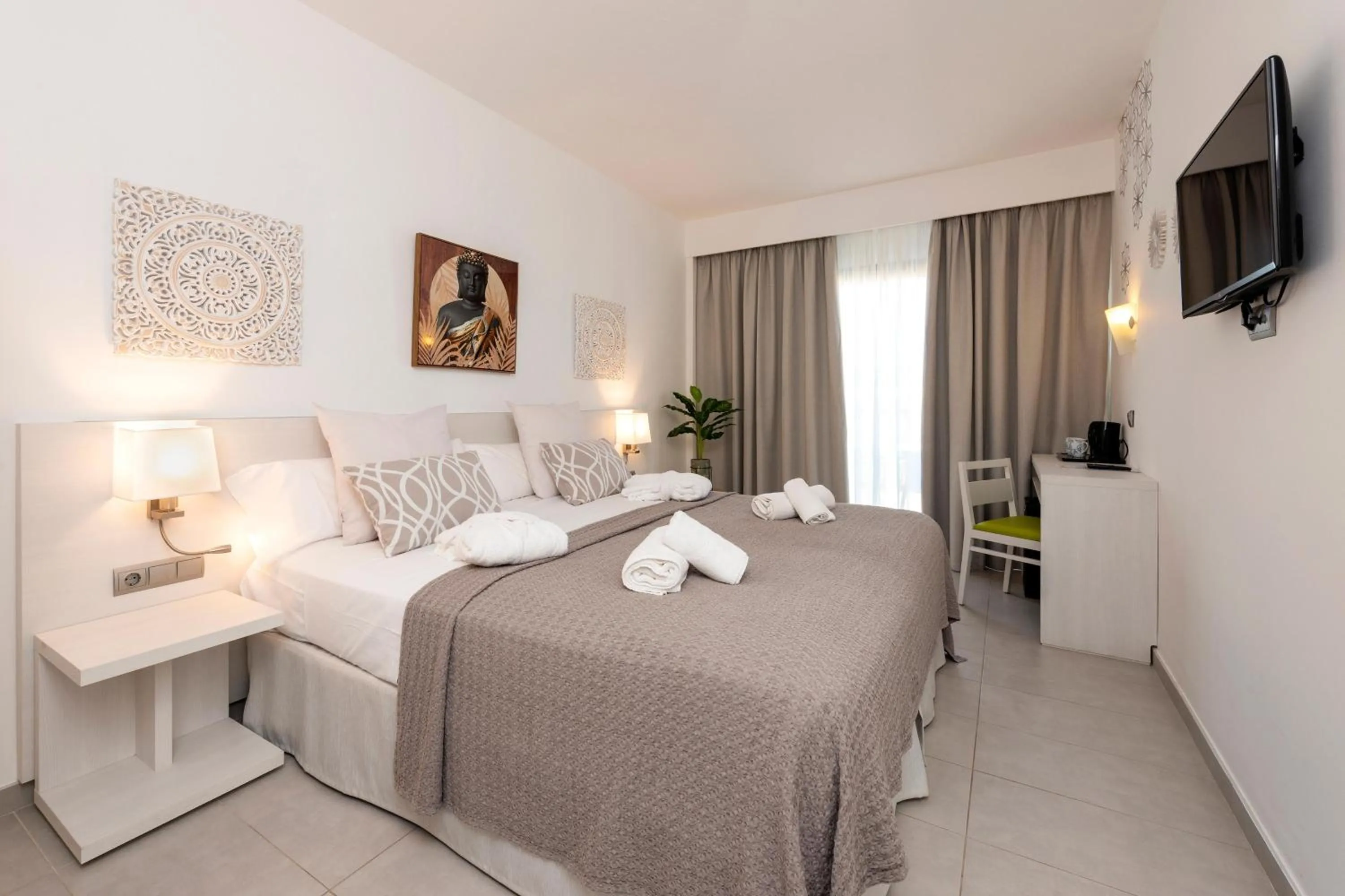 Photo of the whole room, Bed in Hotel Puchet Ibiza