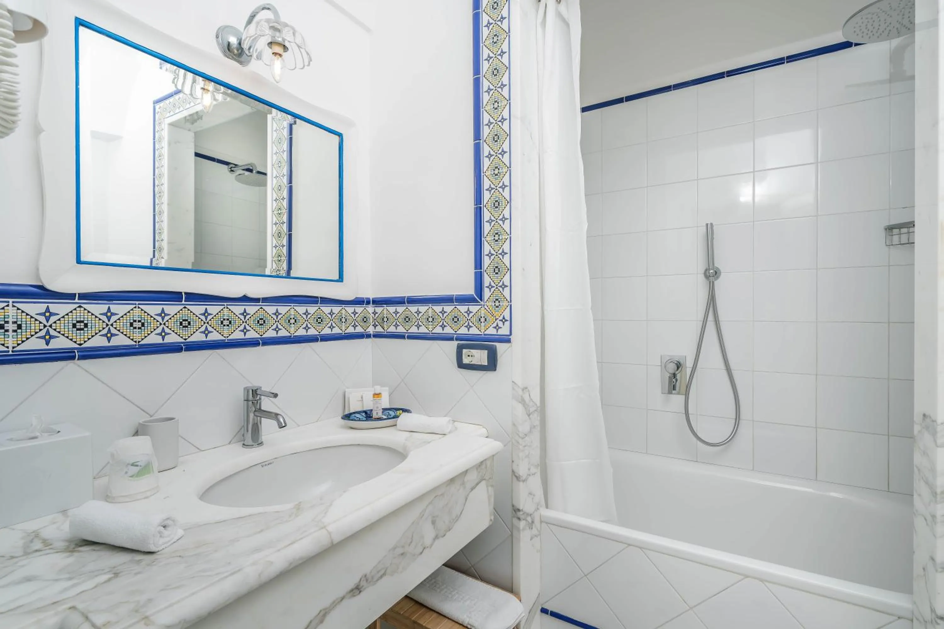 Bathroom in Albergo Miramare Positano