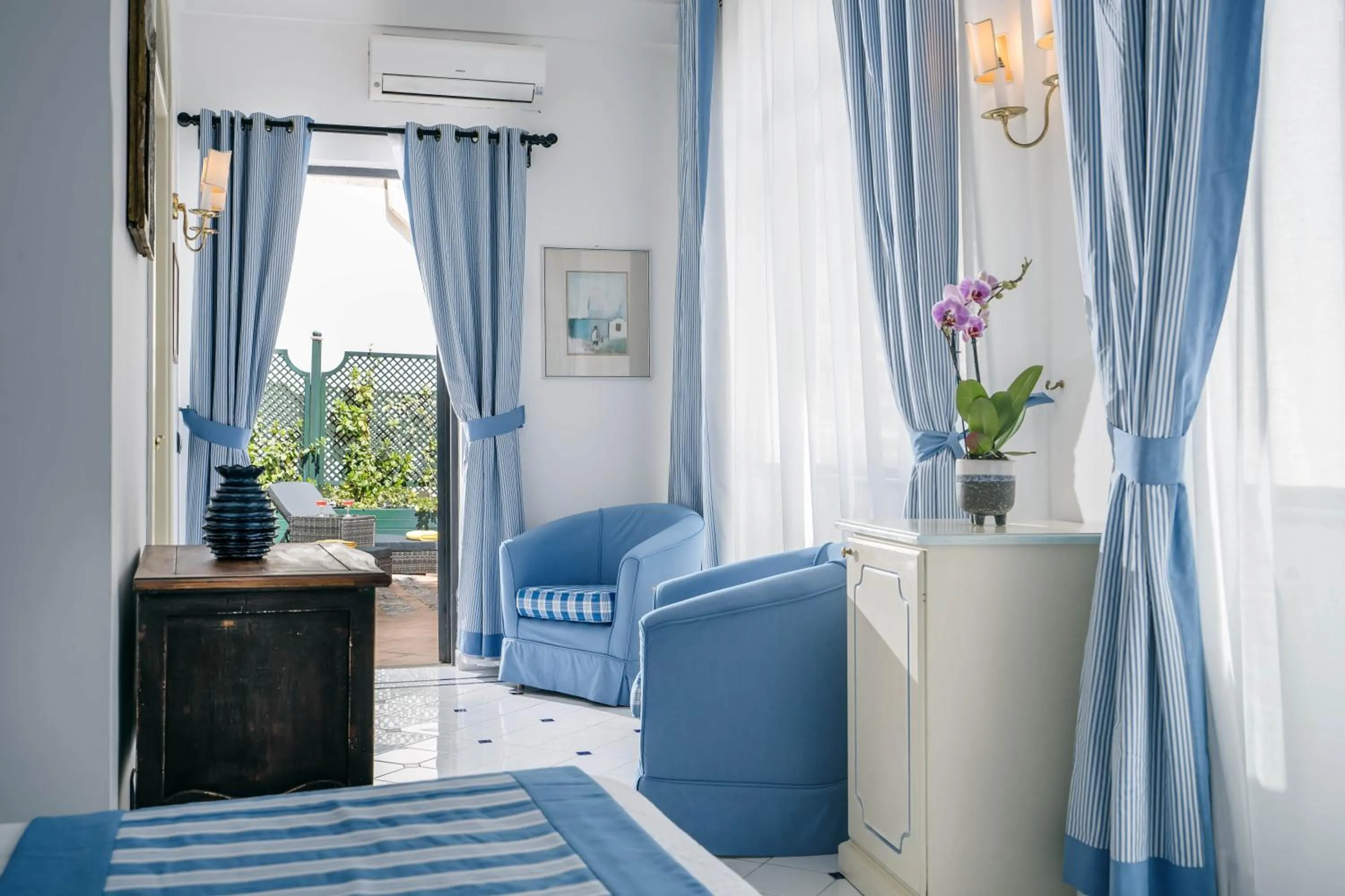 Living room, Bed in Albergo Miramare Positano