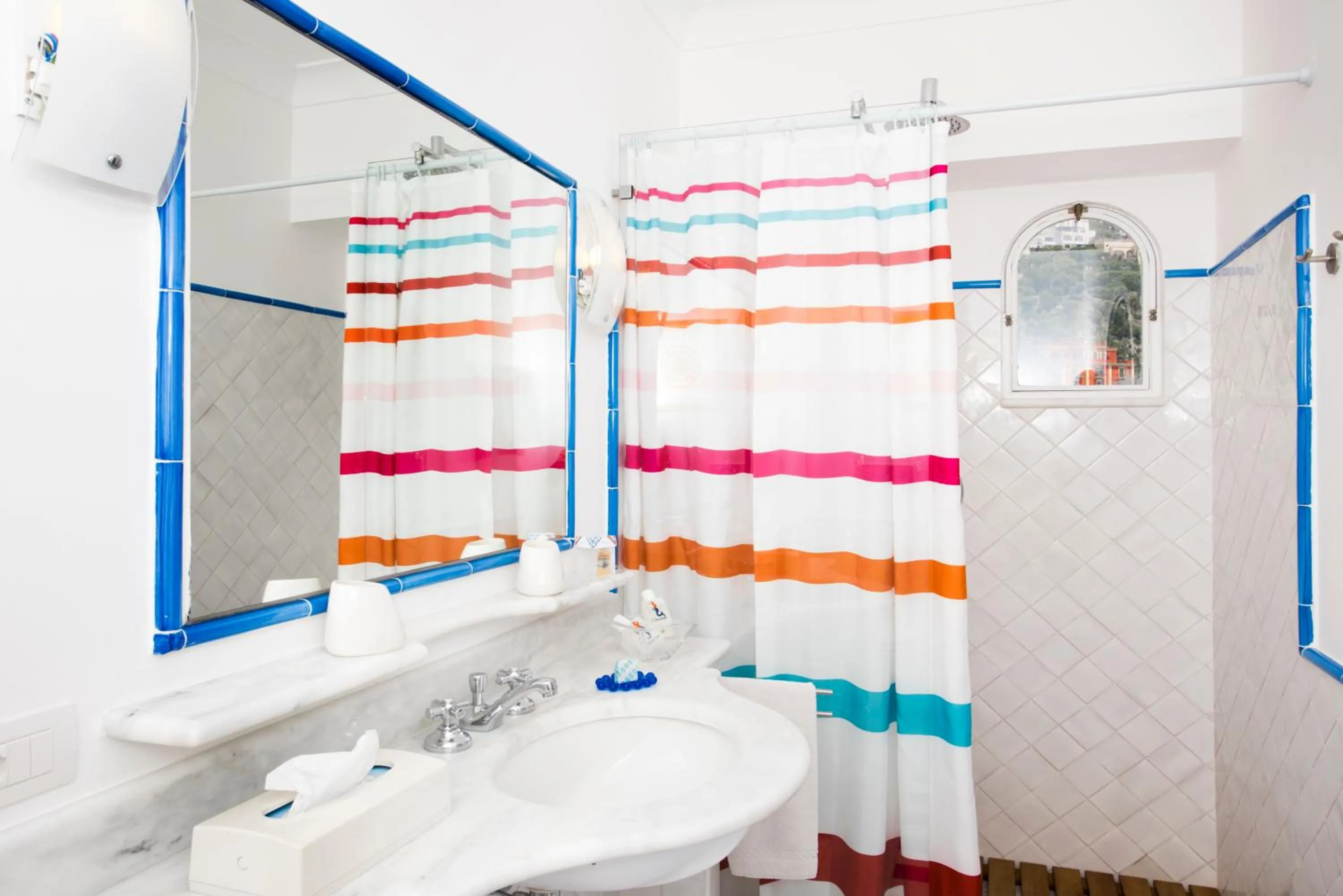 Bathroom in Albergo Miramare Positano