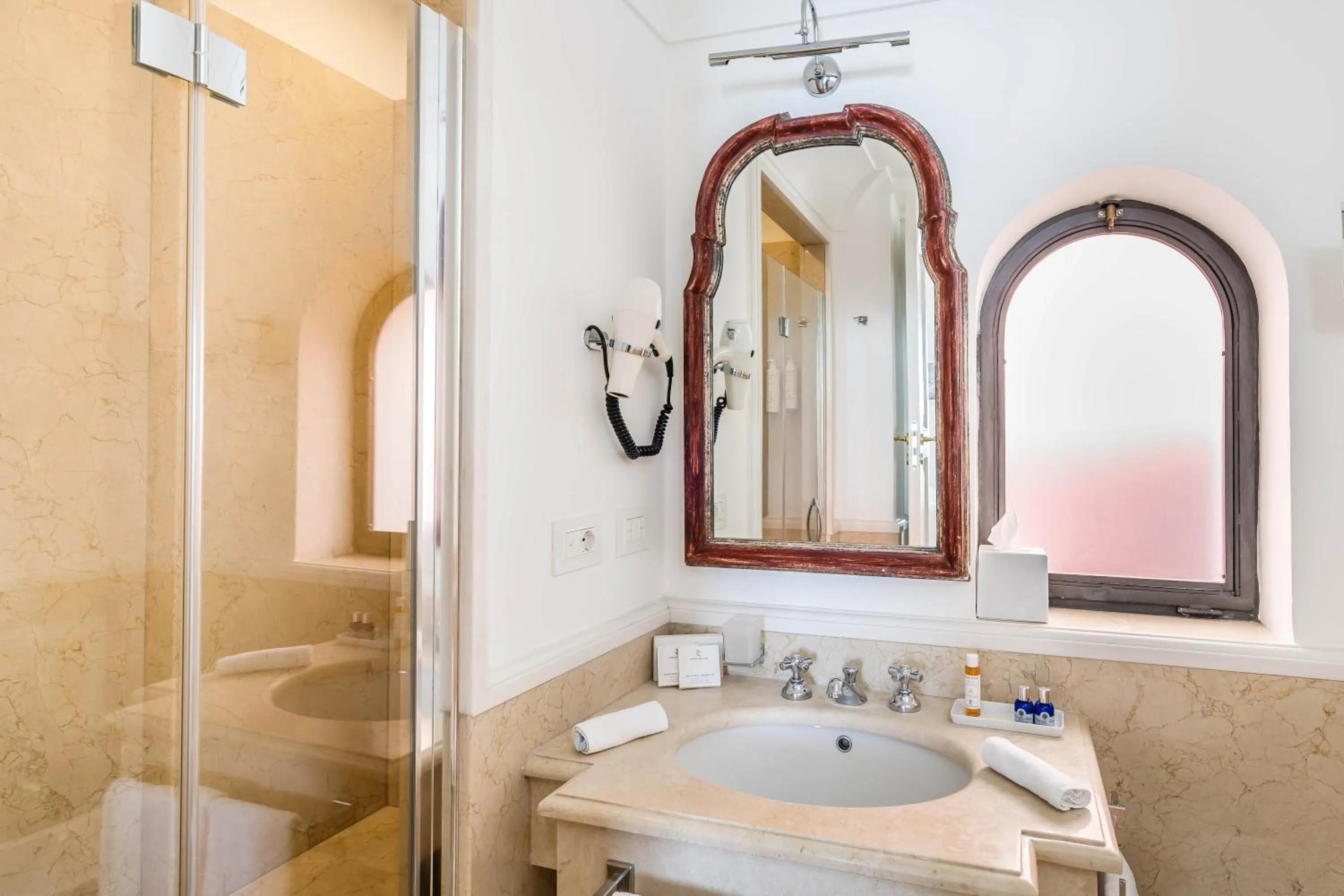 Bathroom in Albergo Miramare Positano