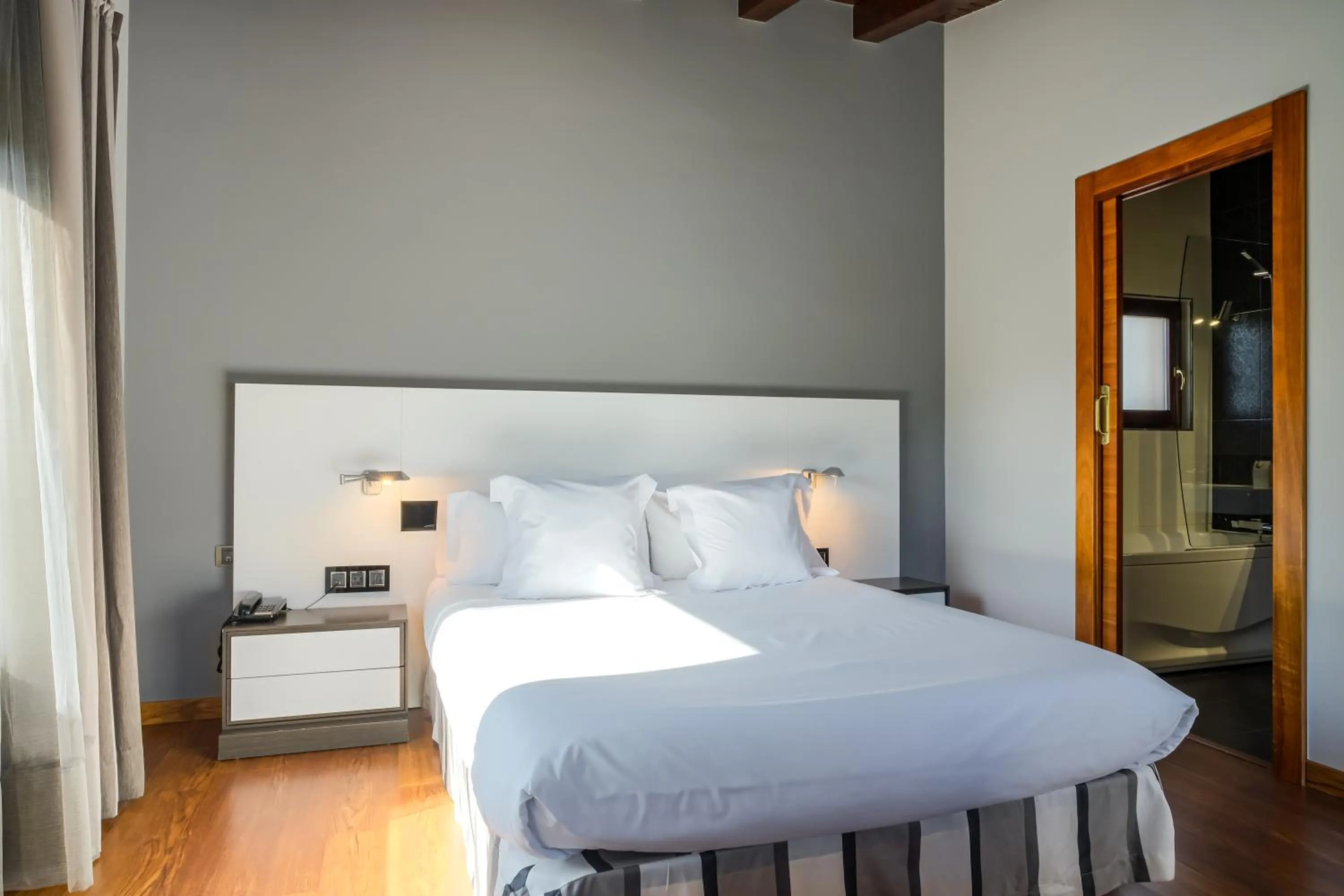 Bed in Indiana Boutique Hotel