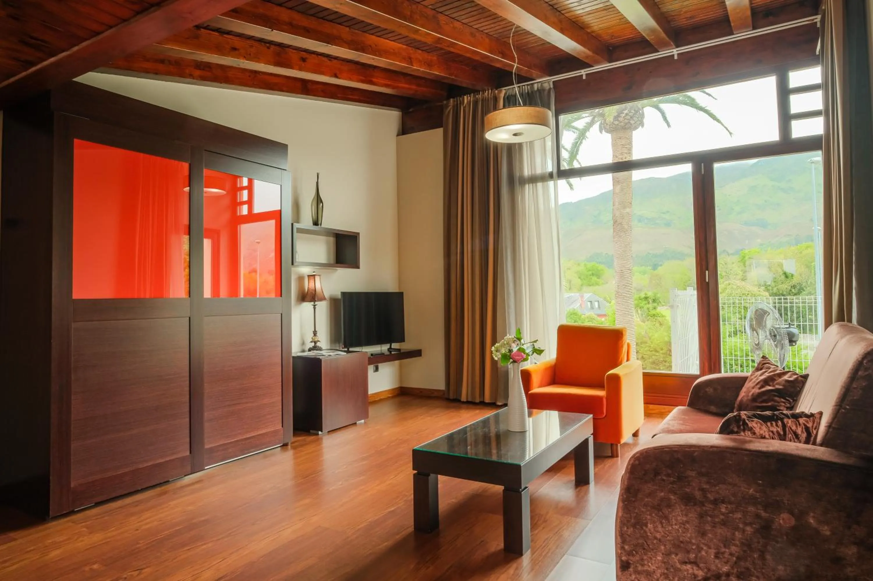 Photo of the whole room in Indiana Boutique Hotel