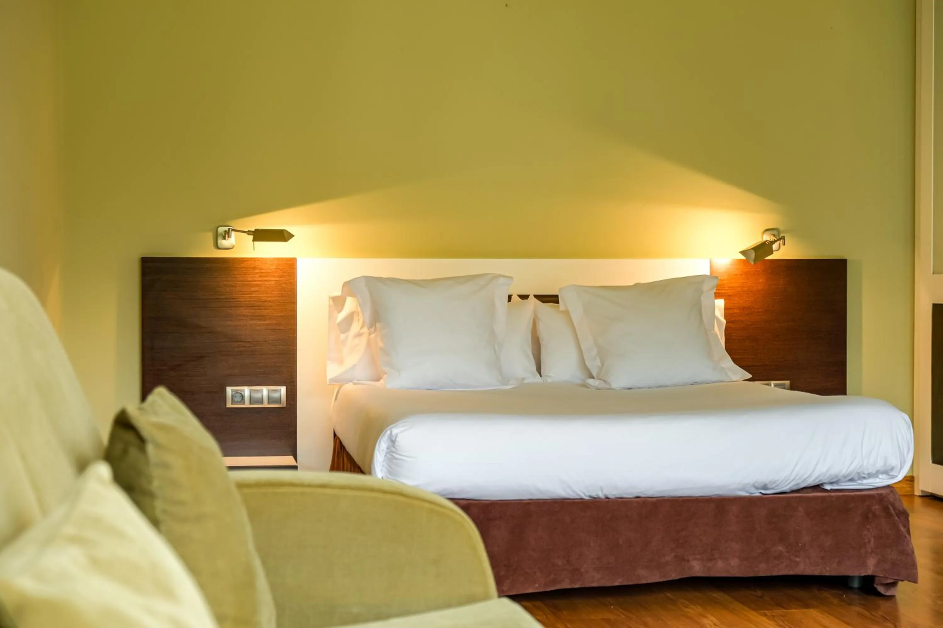 Photo of the whole room, Bed in Indiana Boutique Hotel