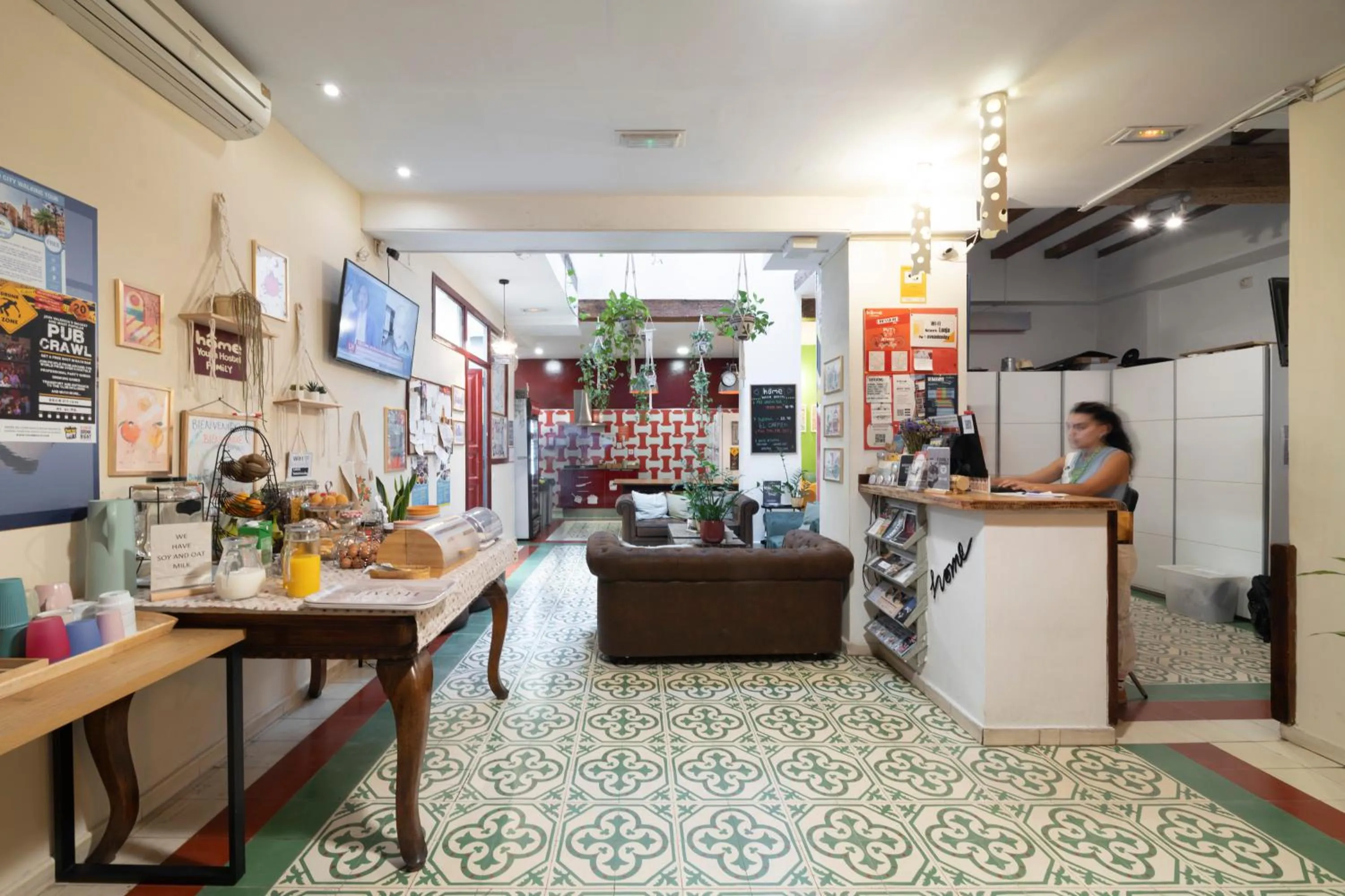 Lobby or reception in Home Youth Hostel by Feetup Hostels