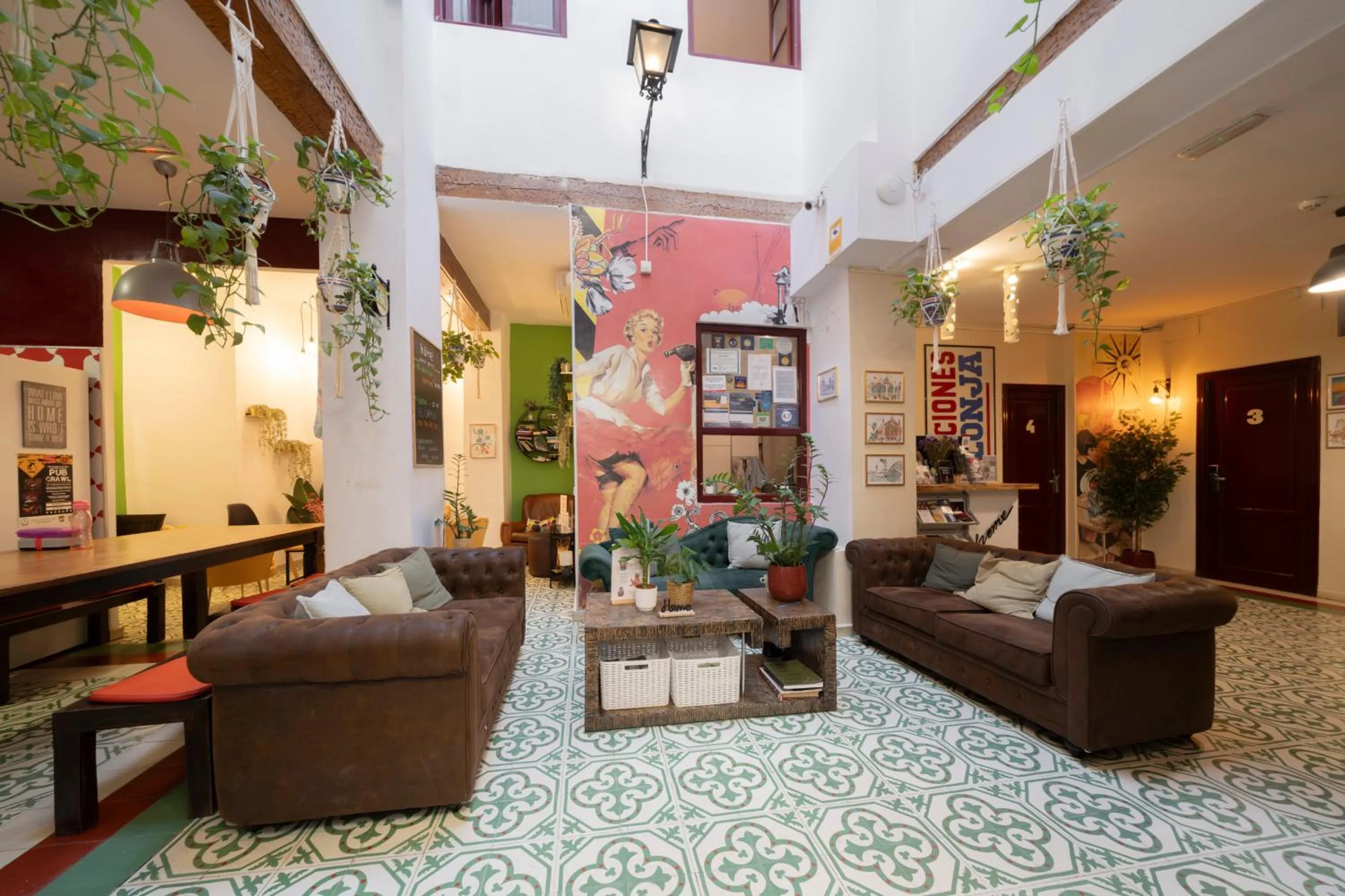 Living room in Home Youth Hostel by Feetup Hostels