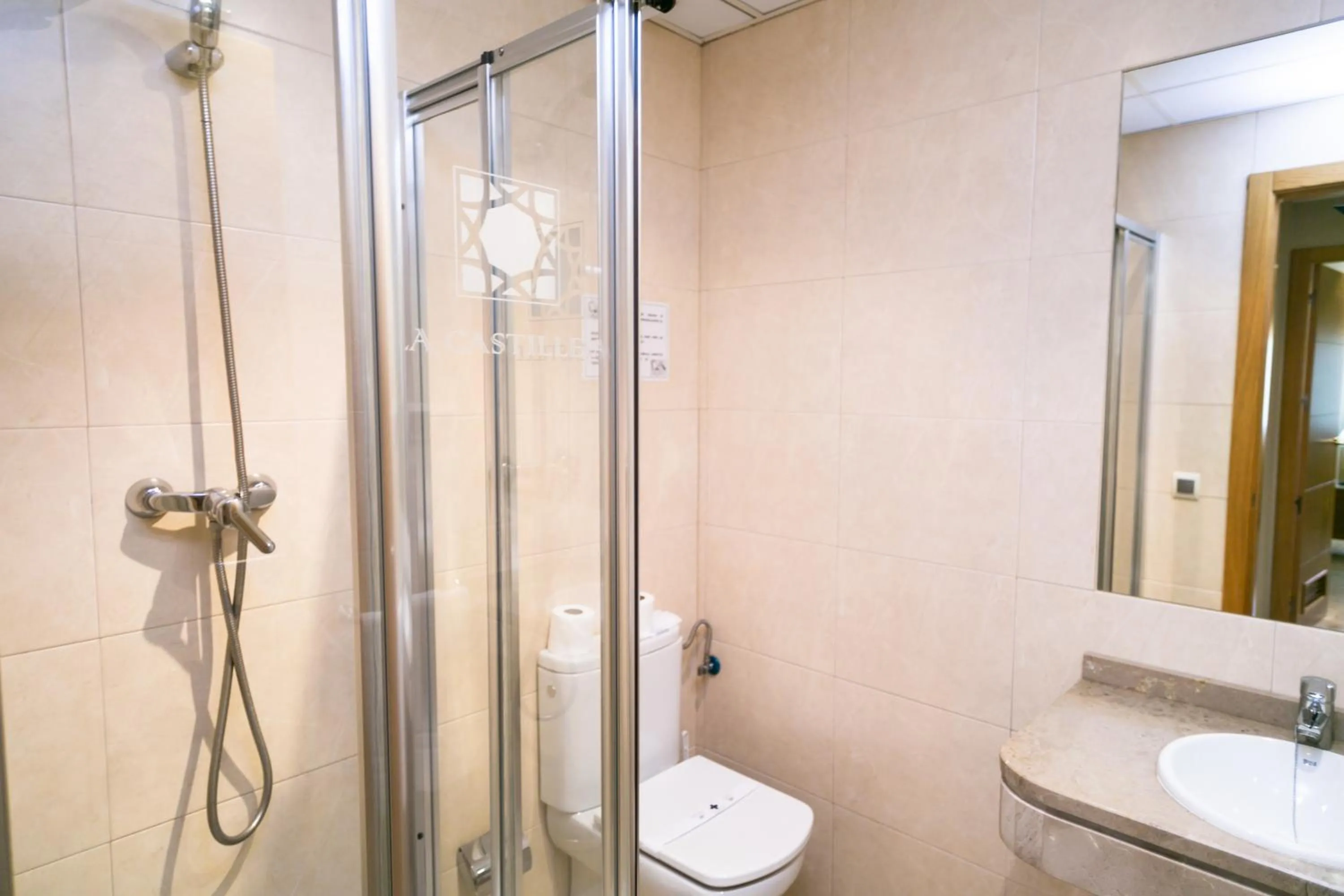 Shower in Apartamentos Turísticos La Castilleja