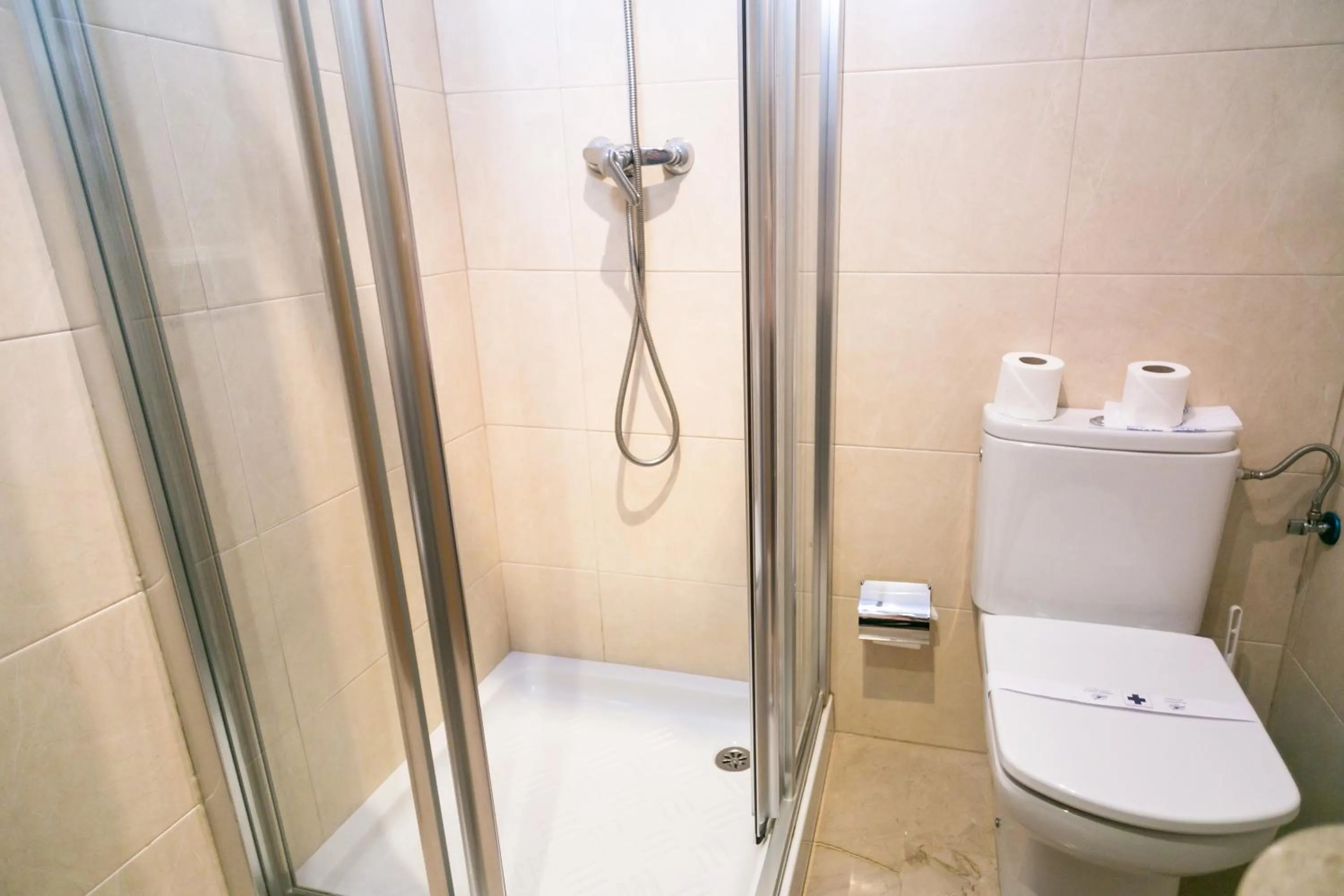 Shower in Apartamentos Turísticos La Castilleja