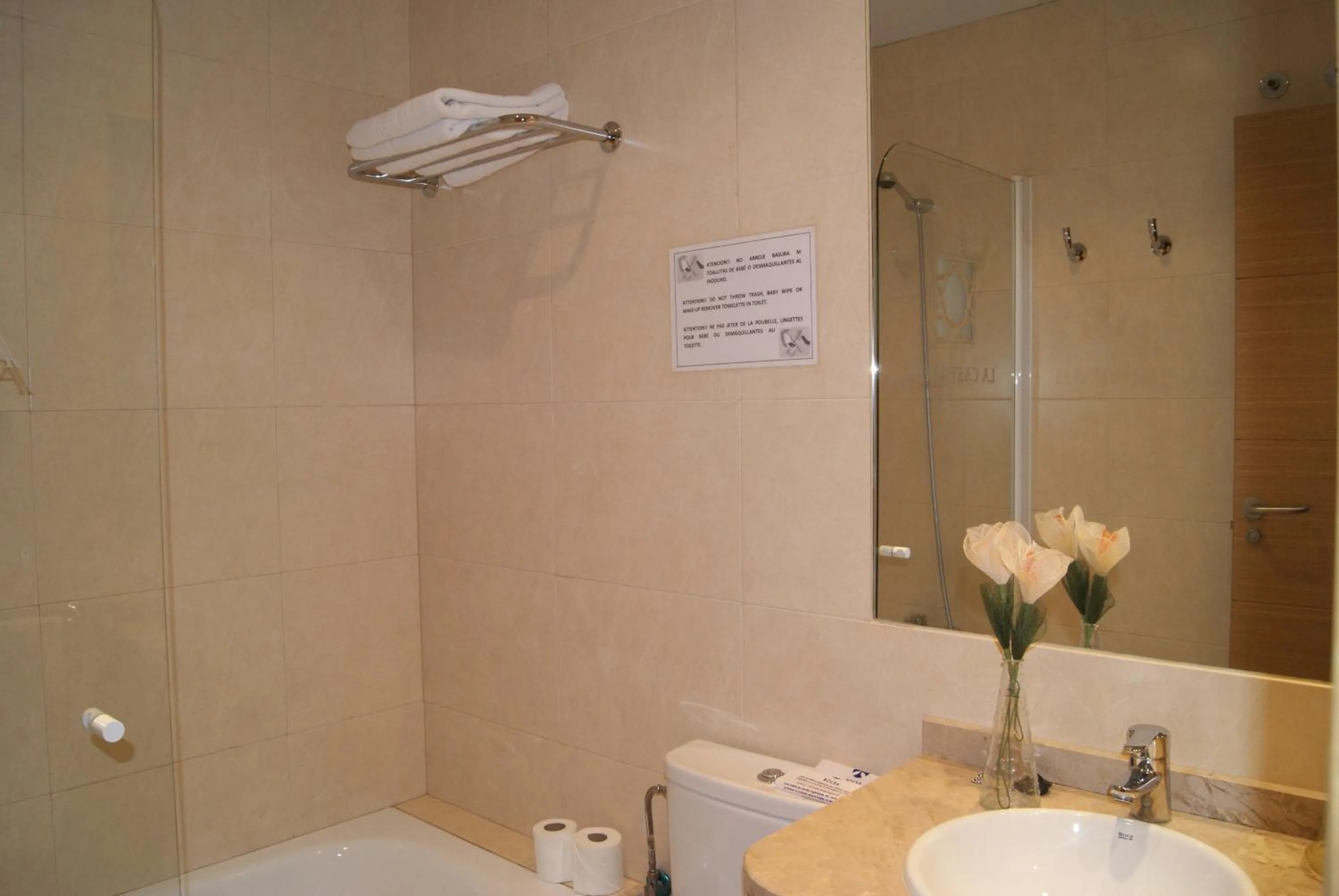 Bathroom in Apartamentos Turísticos La Castilleja