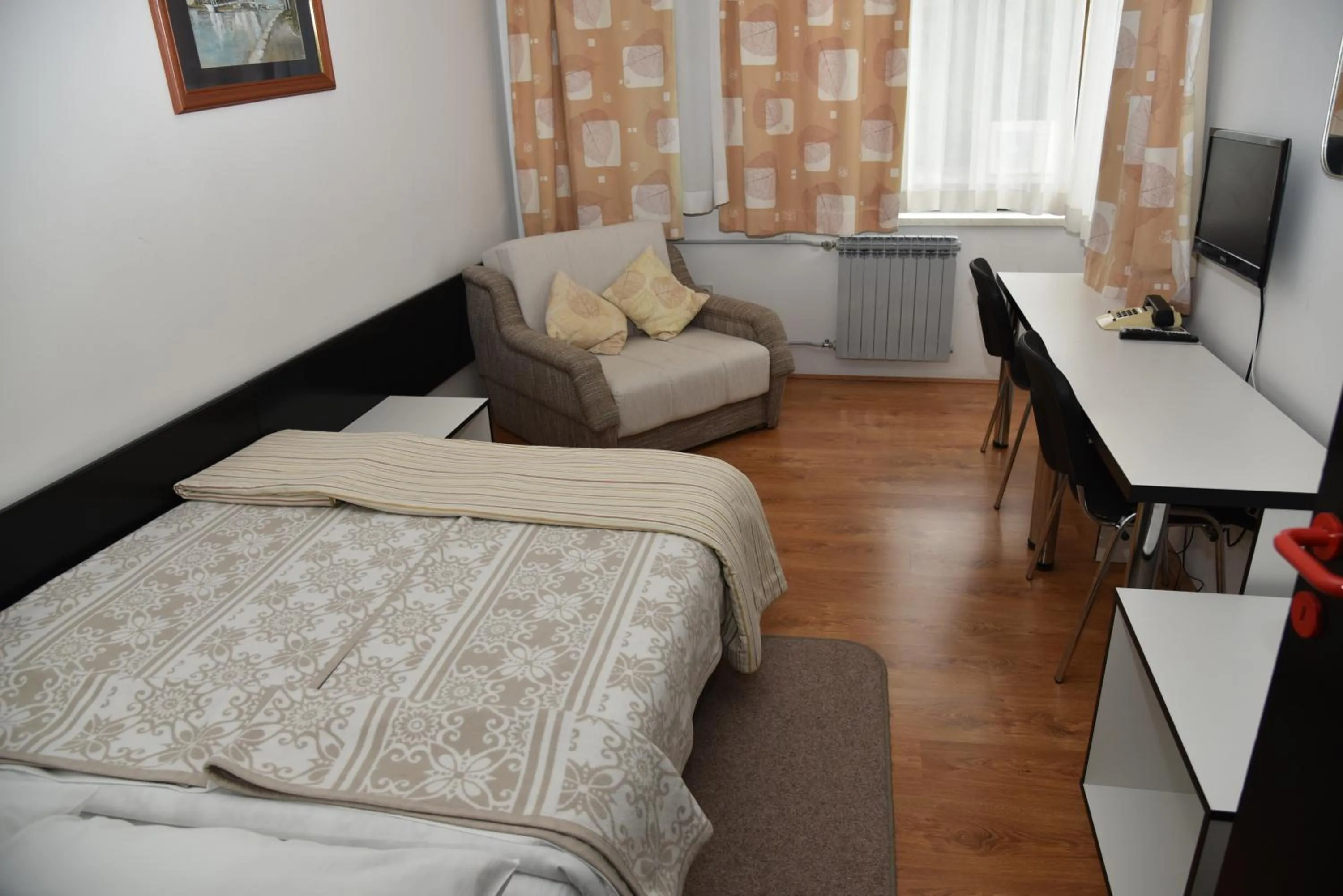 Communal lounge/ TV room, Bed in Hotel Park