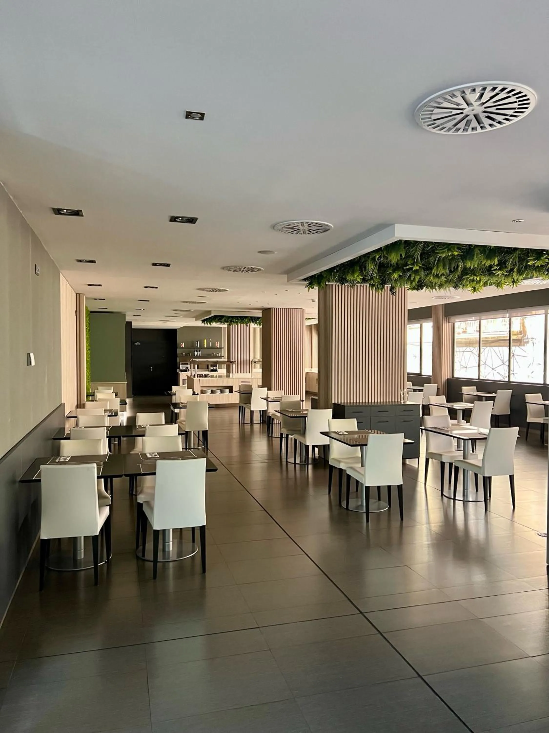 Restaurant/places to eat in Hotel Tent Granada