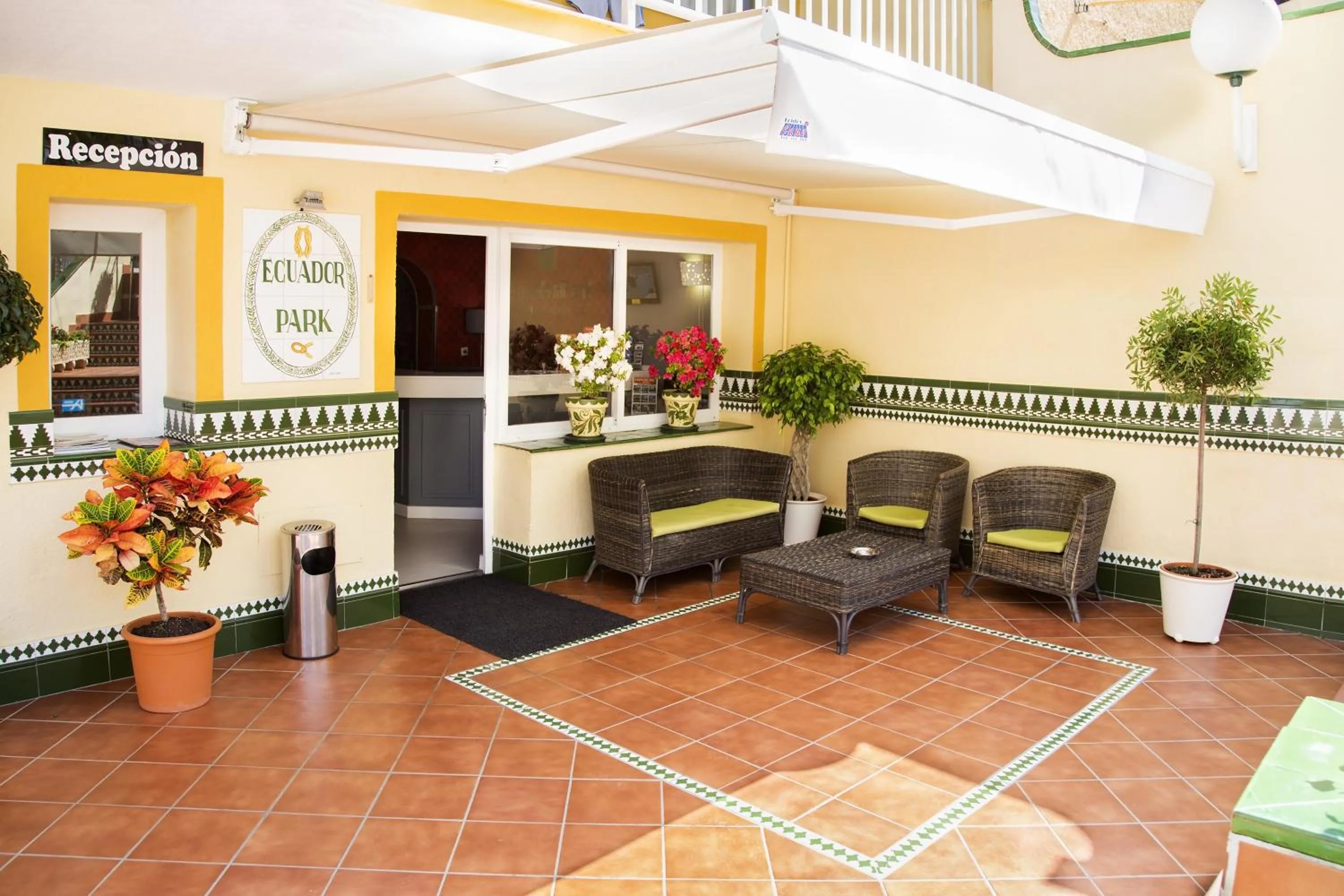 Lobby or reception in Apartamentos Ecuador Park