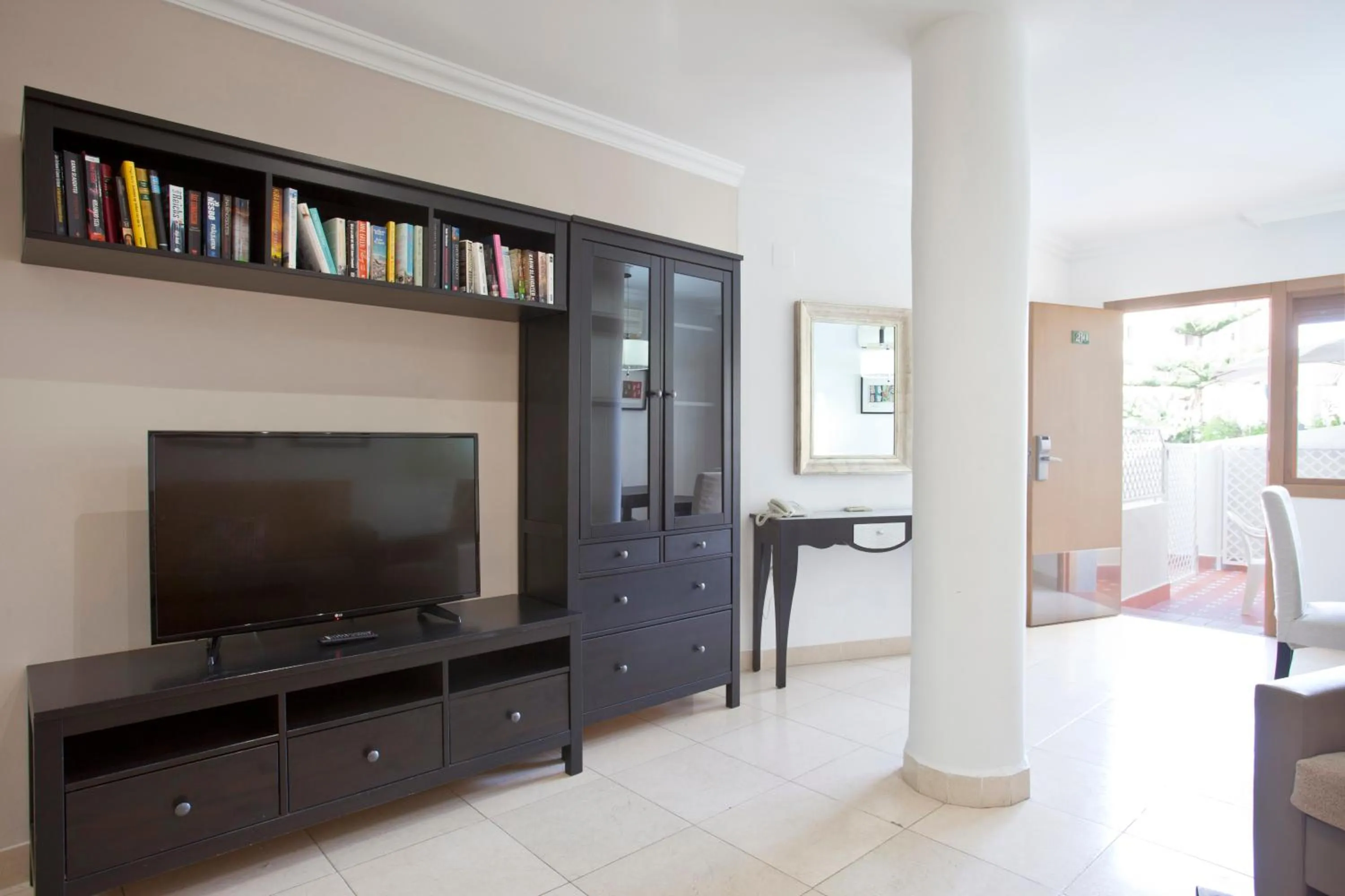 TV and multimedia in Apartamentos Ecuador Park