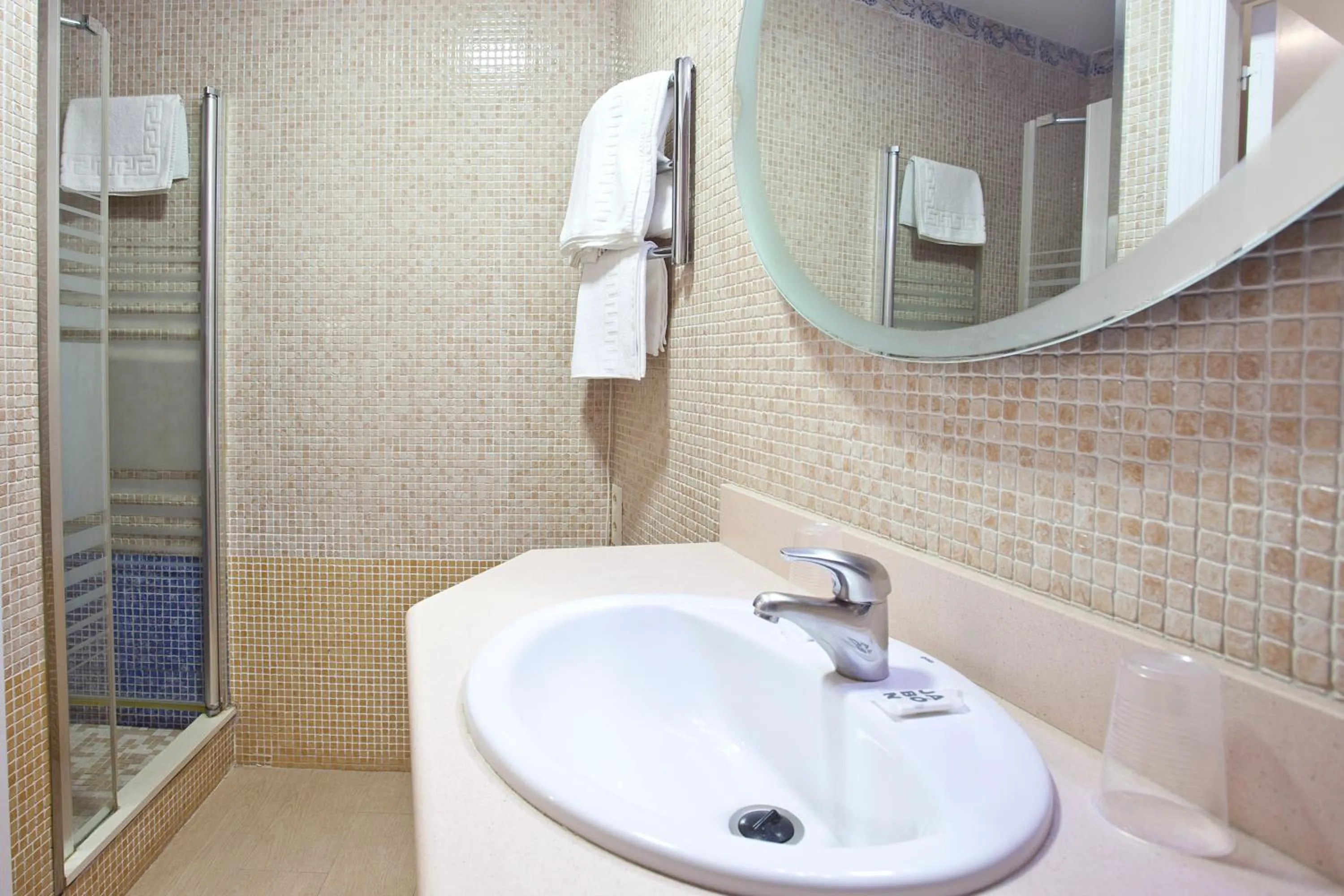 Bathroom in Apartamentos Ecuador Park