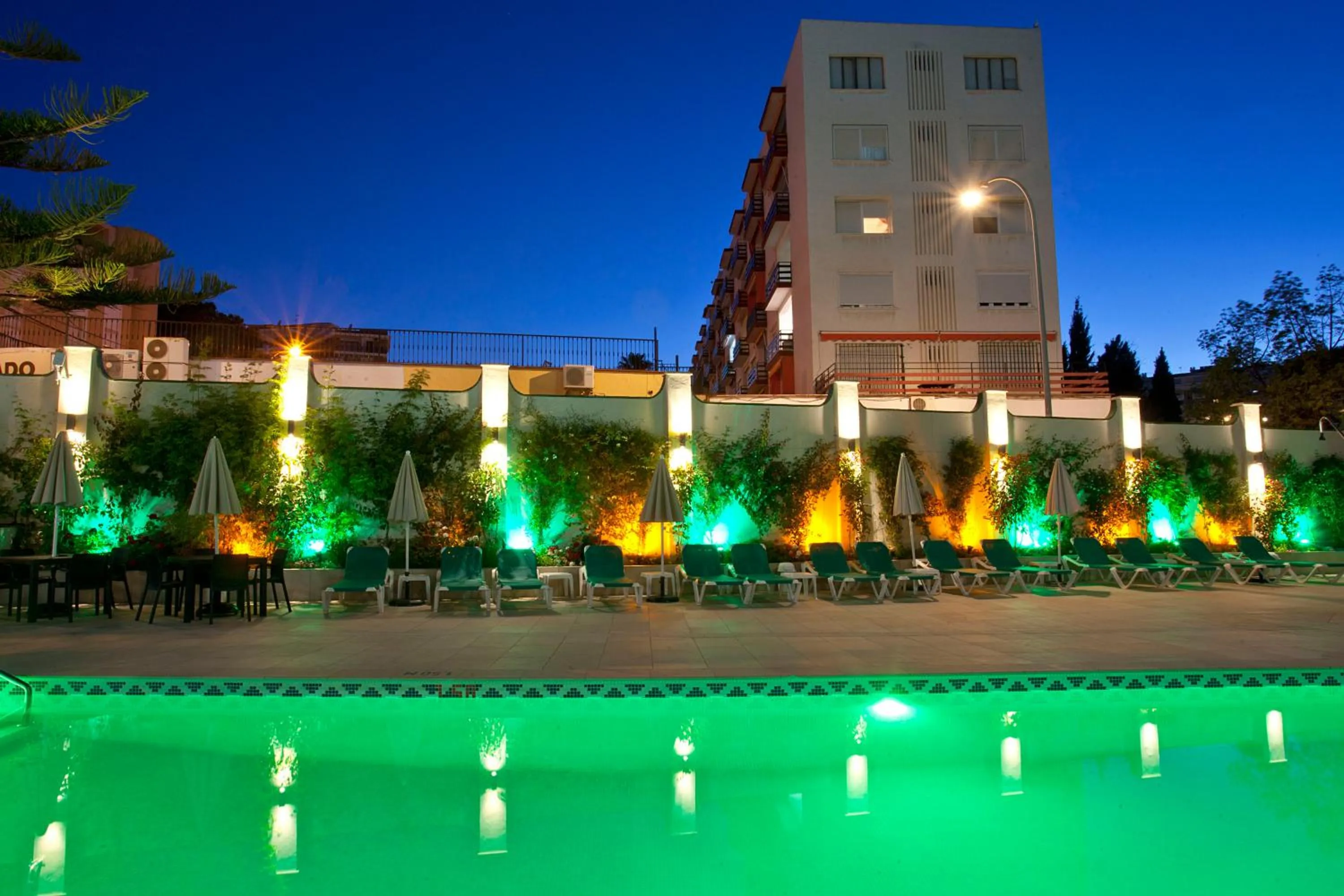 Swimming pool in Apartamentos Ecuador Park