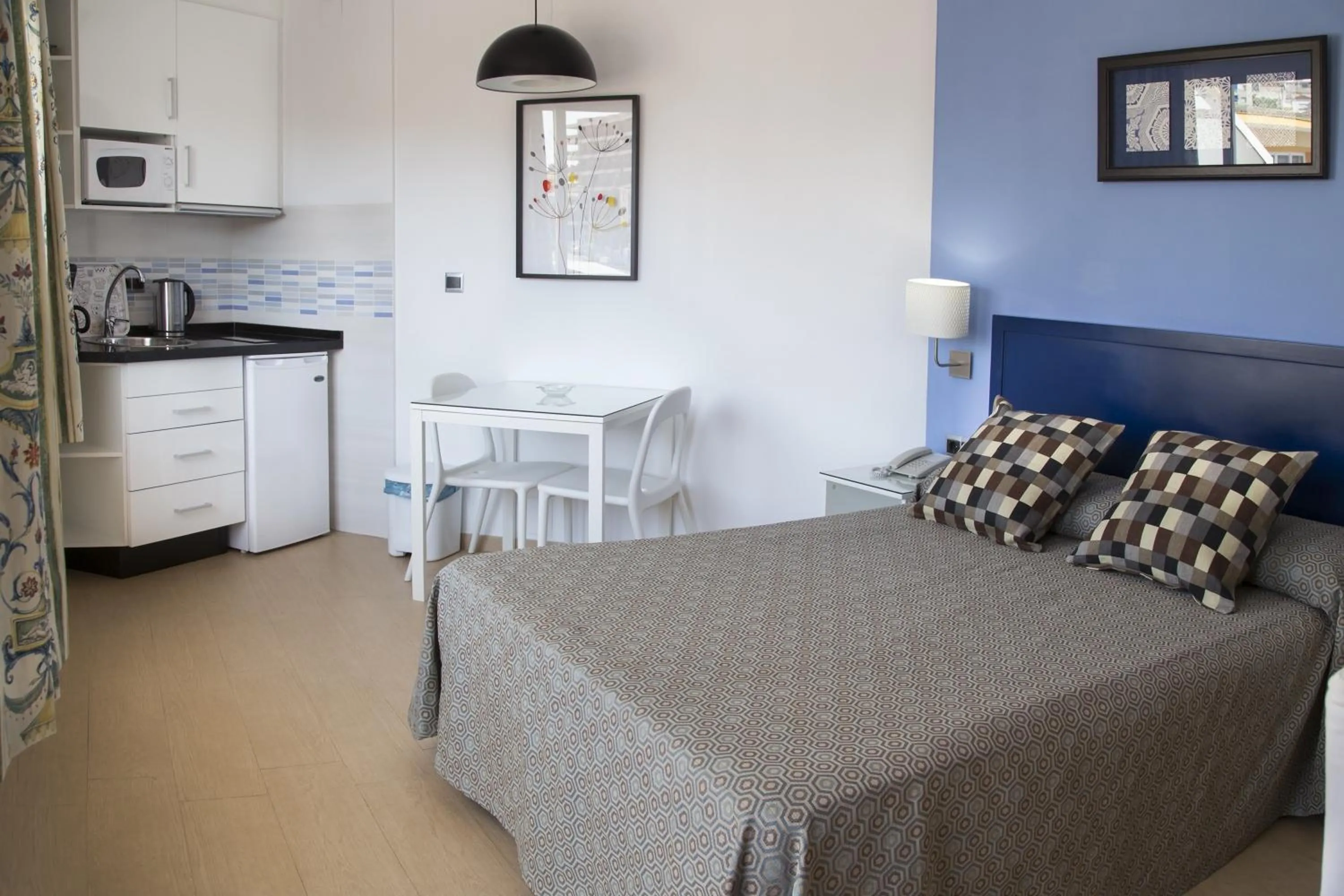 Photo of the whole room, Bed in Apartamentos Ecuador Park