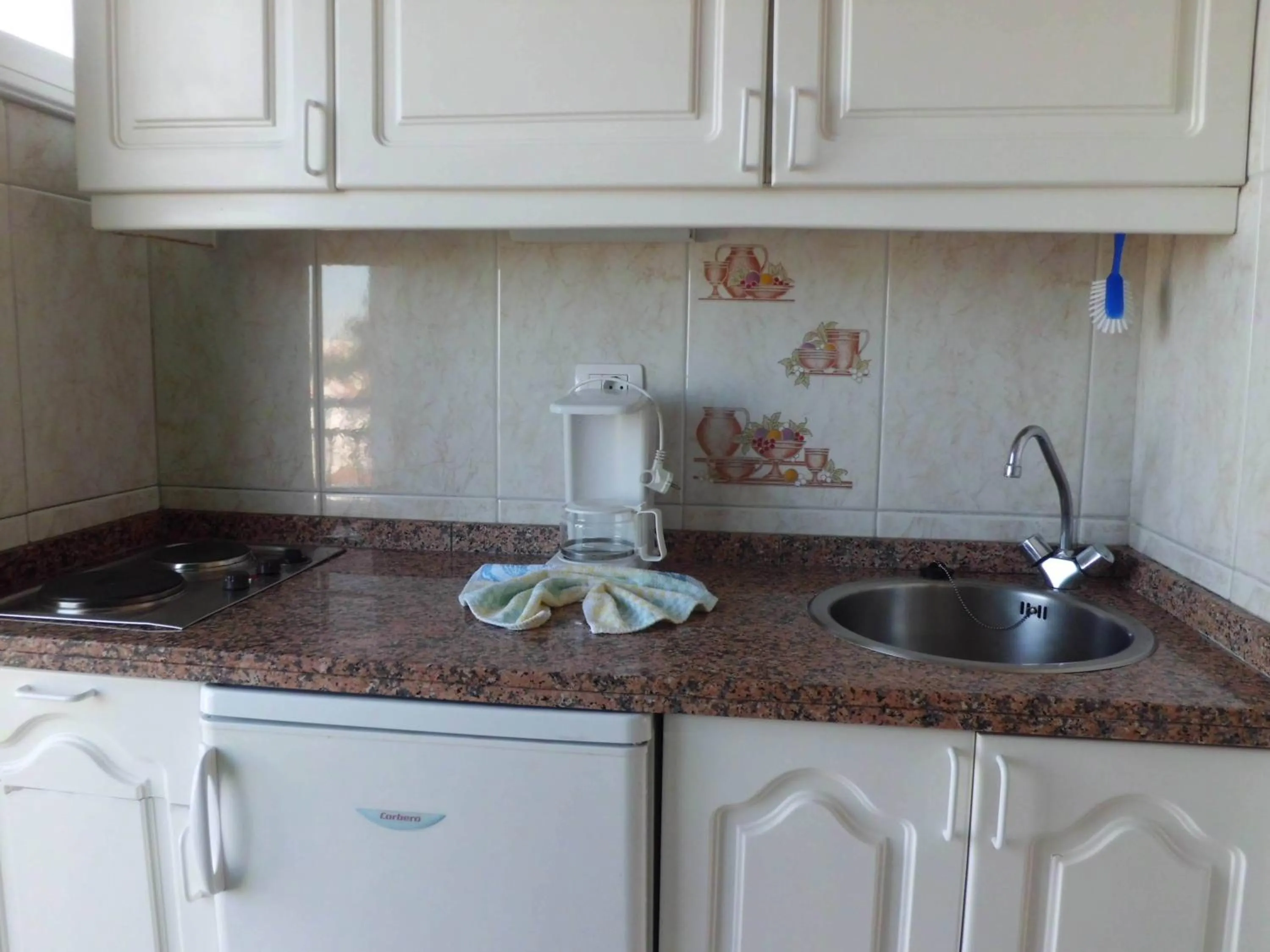 Kitchen or kitchenette in Apartamentos La Carabela