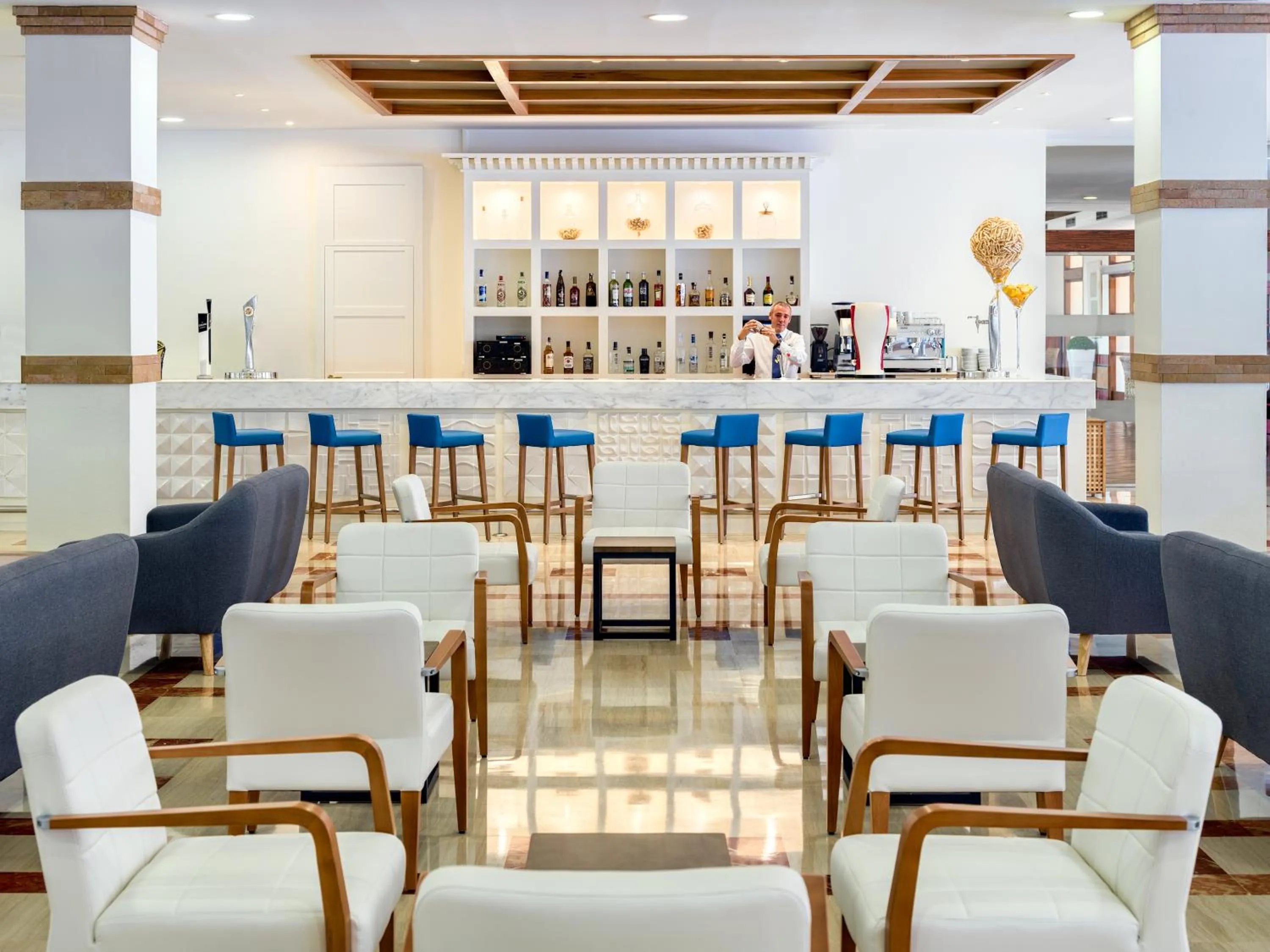 Food and drinks in H10 Mediterranean Village