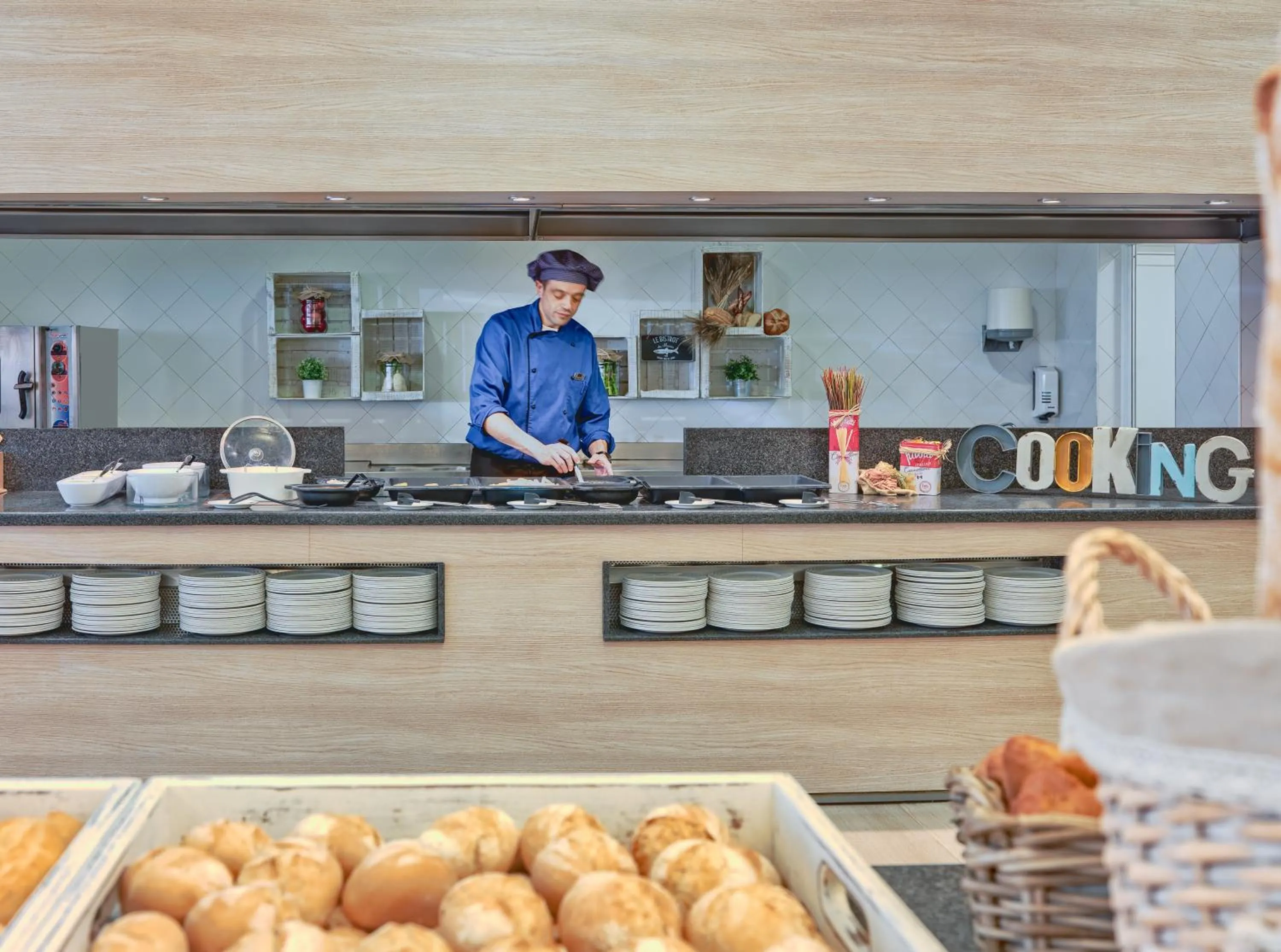 Restaurant/places to eat in H10 Mediterranean Village