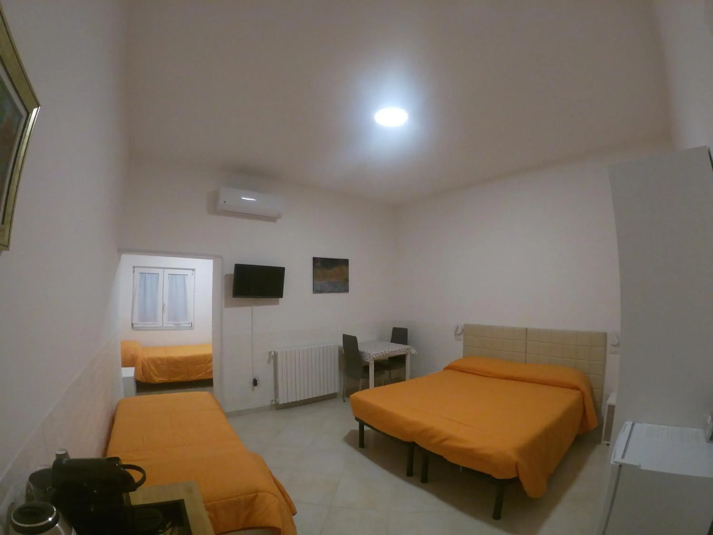 Quadruple Room with Private Bathroom in B&B Ostello Villafranca Quadruple Room with Private Bathroom in B&B Ostello Villafranca