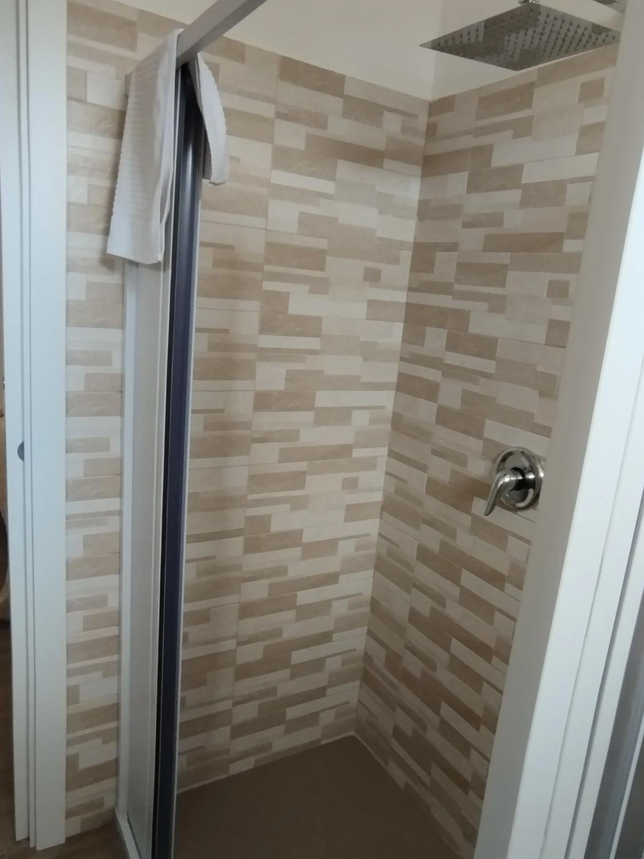 Shower in Ostello Villafranca