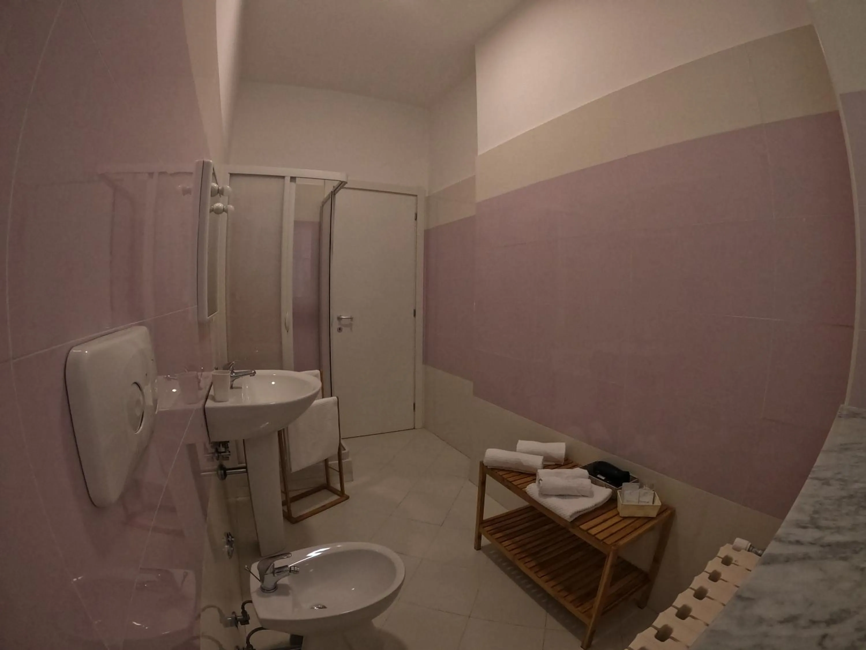 Bathroom in Ostello Villafranca