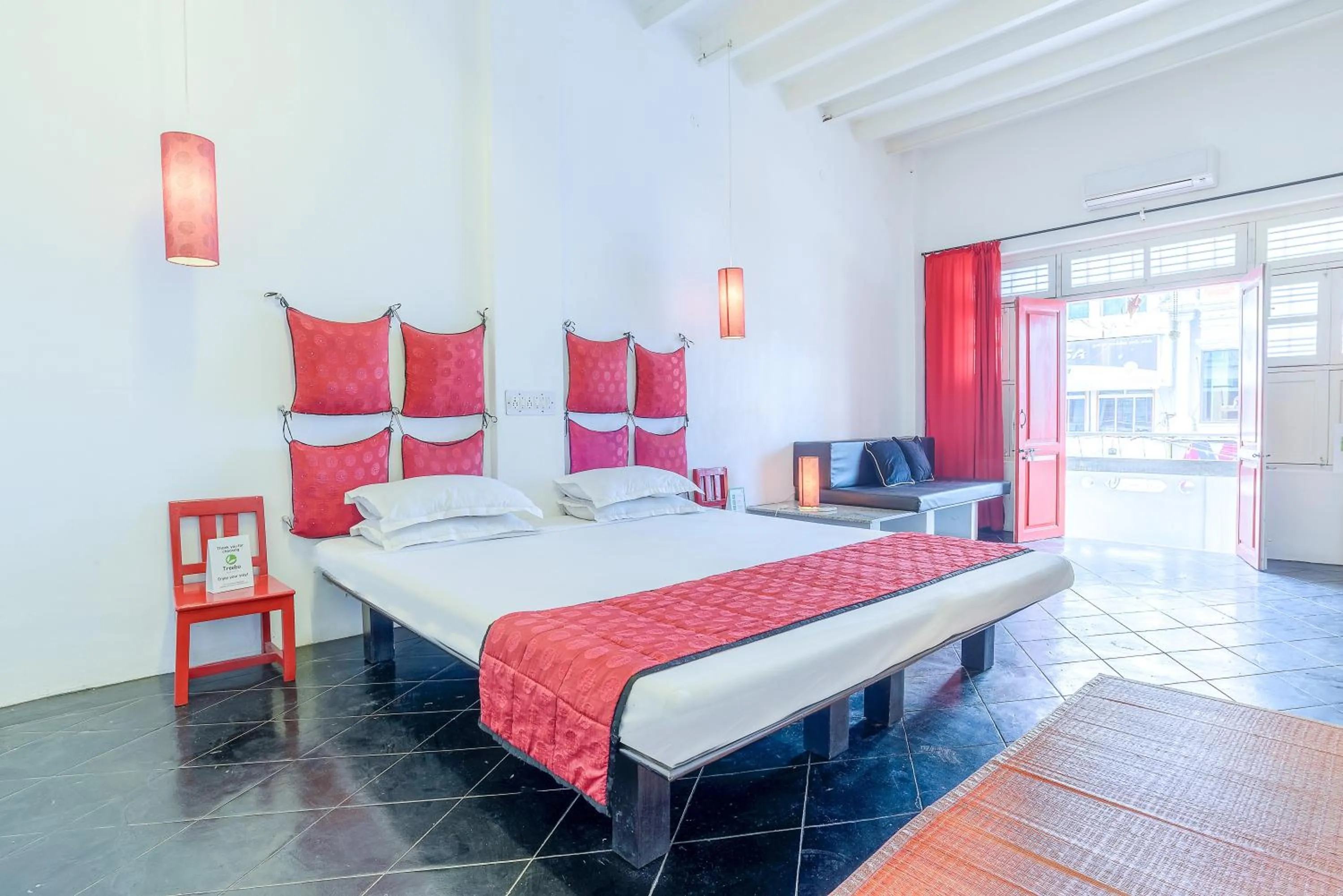 Bedroom, Bed in Itsy Hotels Red Lotus Heritage, Promenade Beach