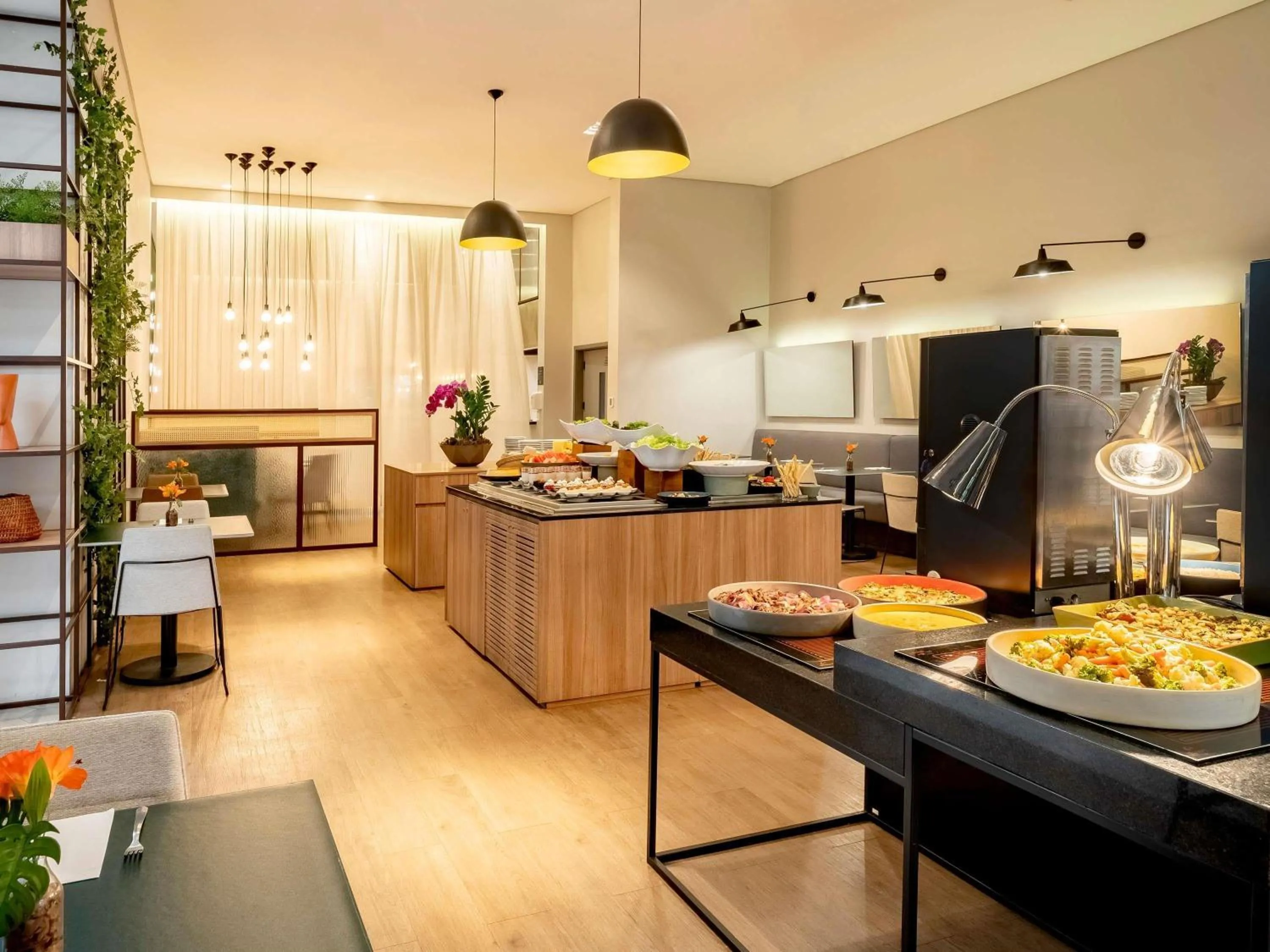 Restaurant/places to eat in Grand Mercure SP Itaim Bibi