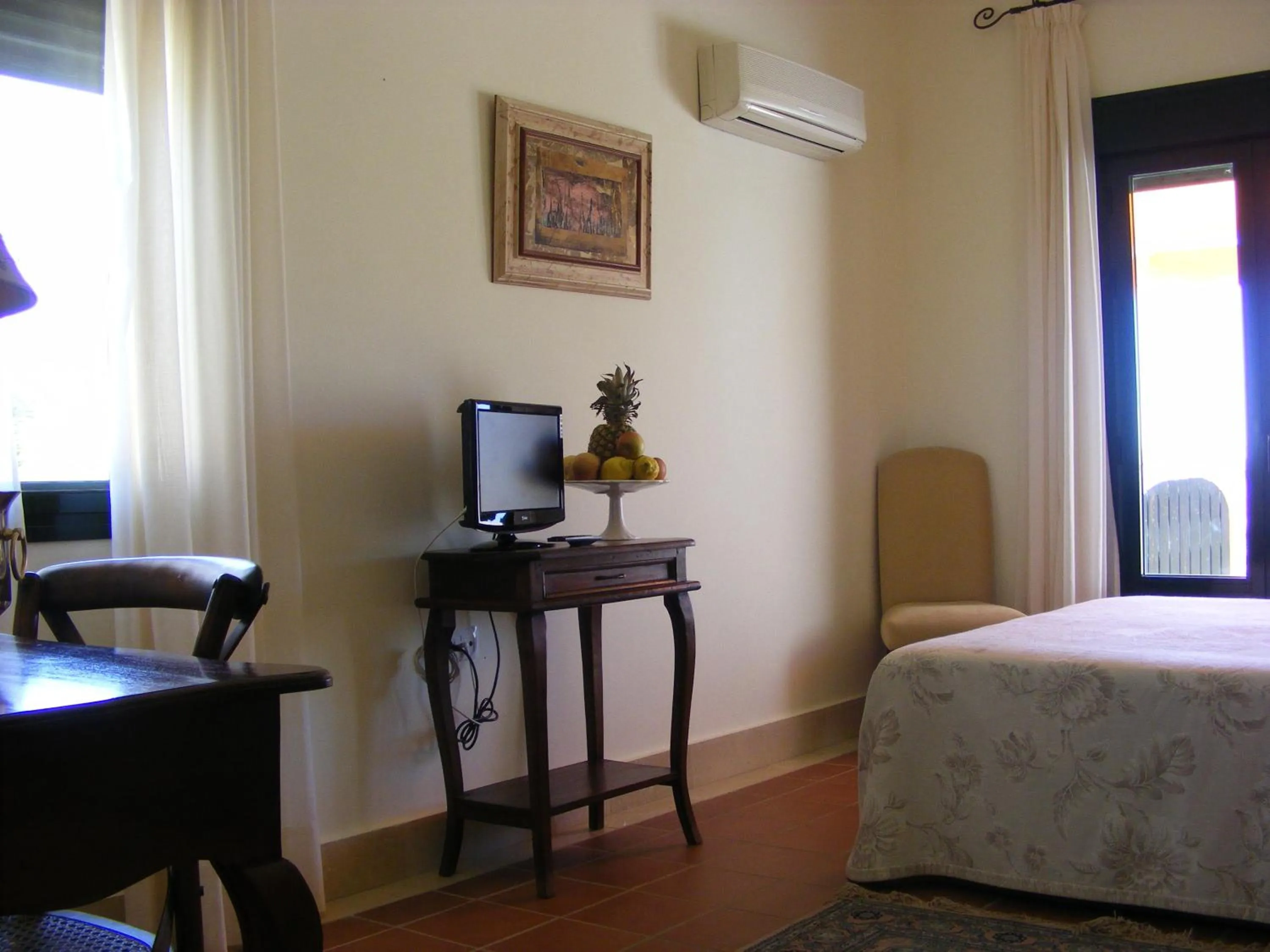 Photo of the whole room, Bed in Hotel Sindhura