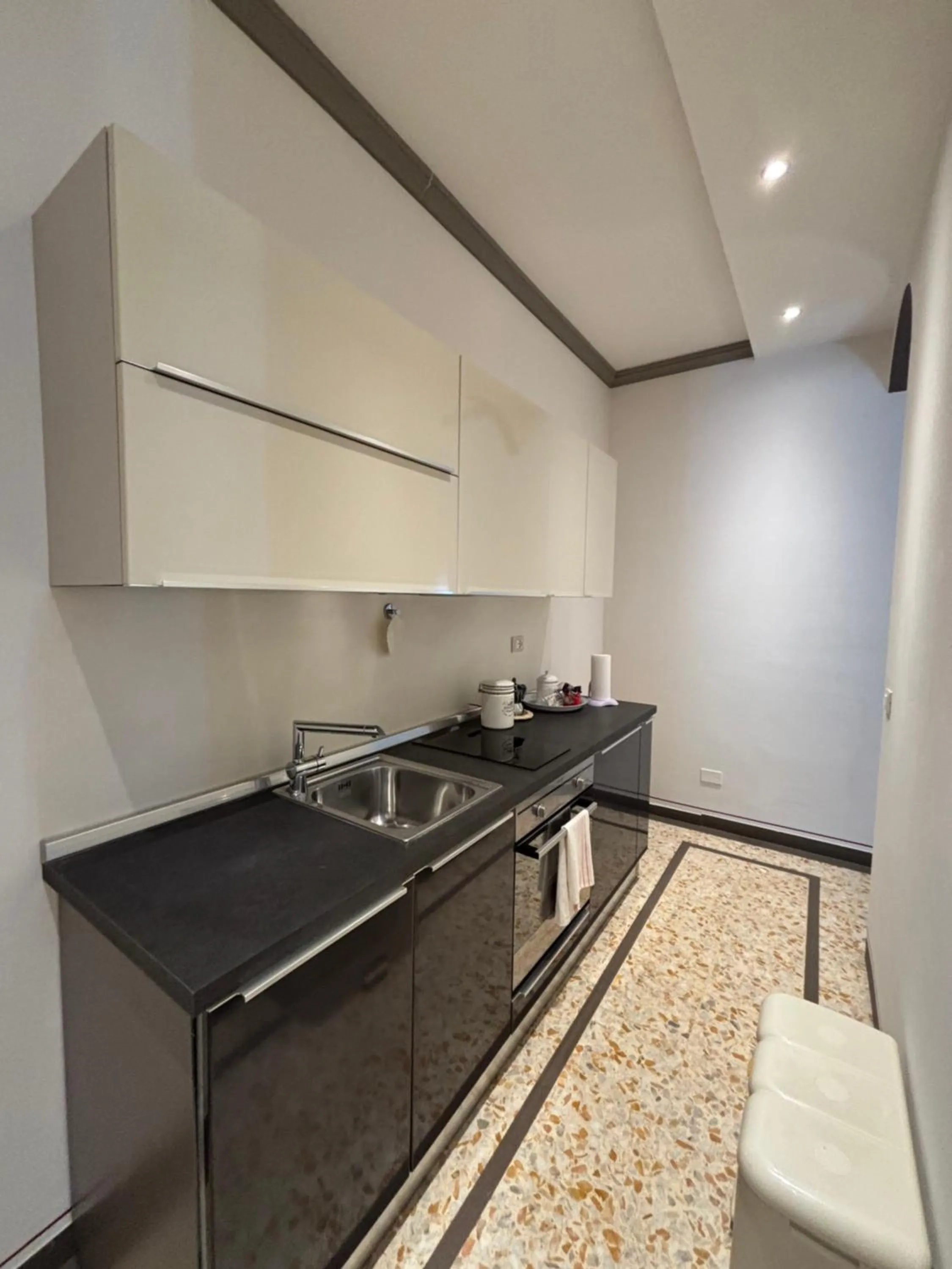 Kitchen or kitchenette in Palazzo Mari suite & rooms b&b