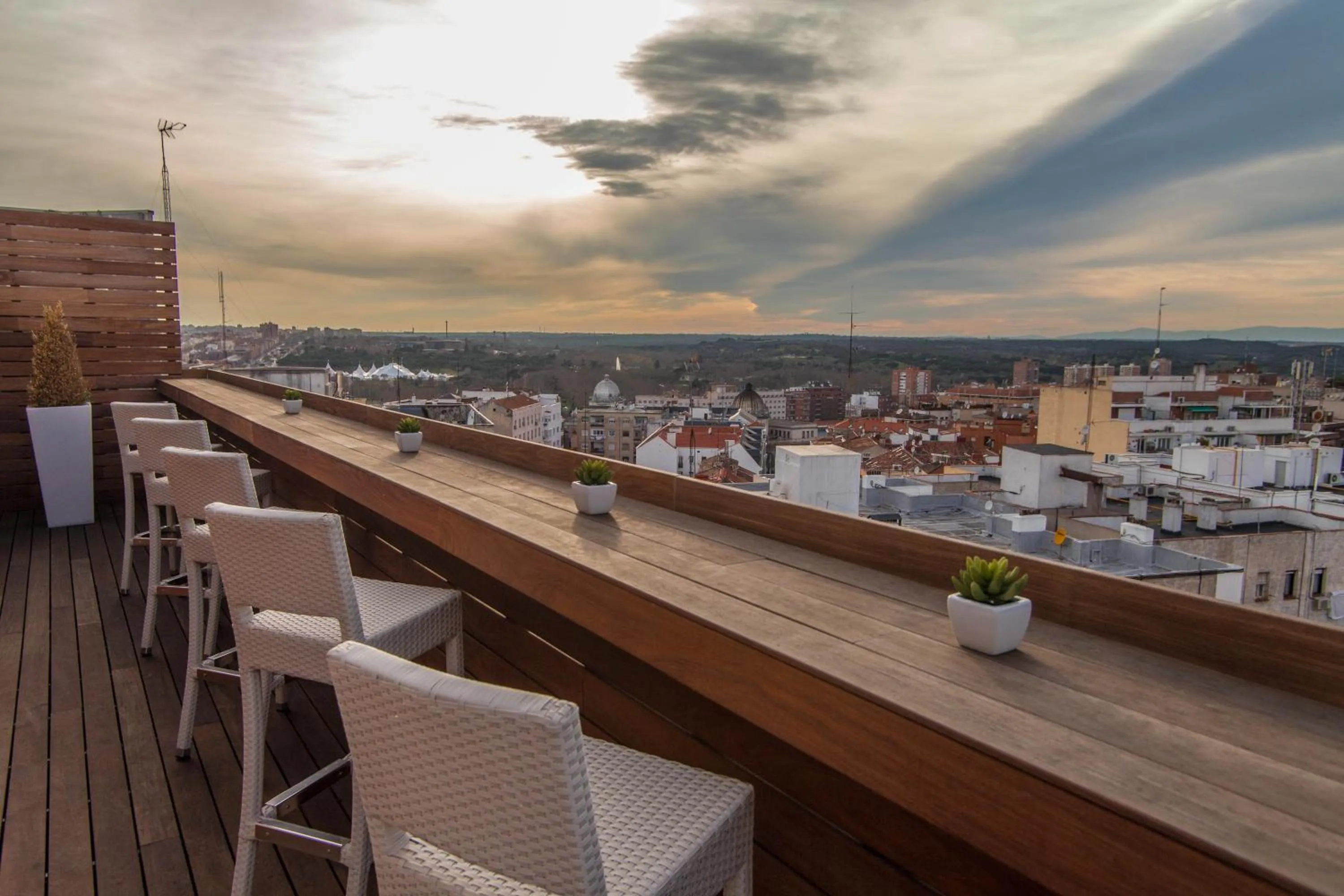 Restaurant/places to eat in Apartosuites Jardines de Sabatini