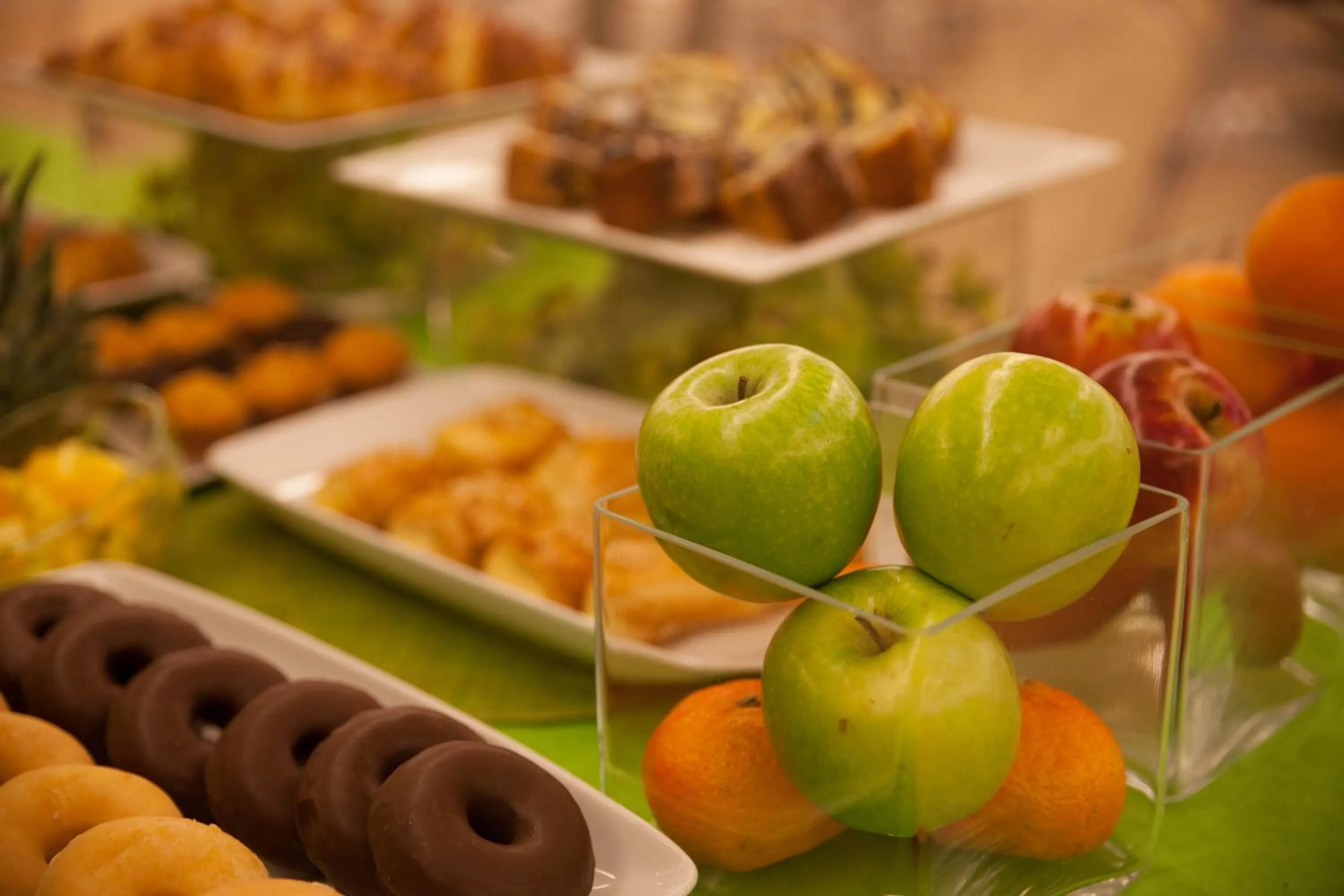 Breakfast in Apartosuites Jardines de Sabatini