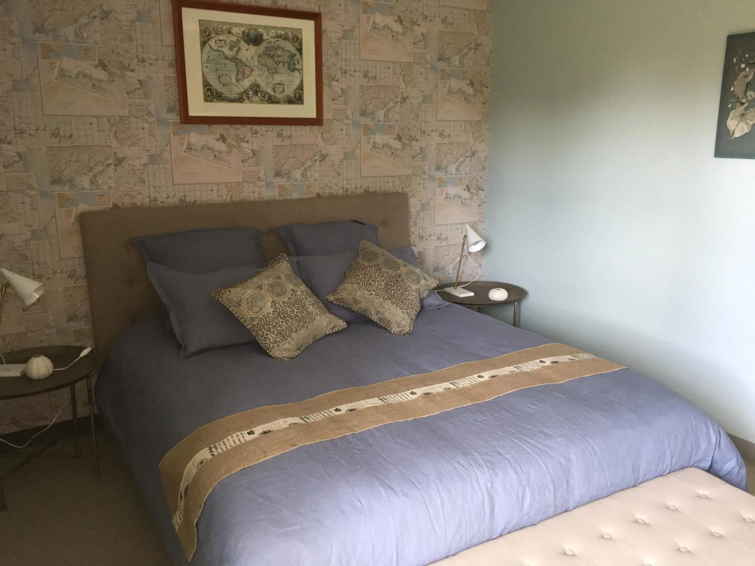 Photo of the whole room in Les Dames de Nage