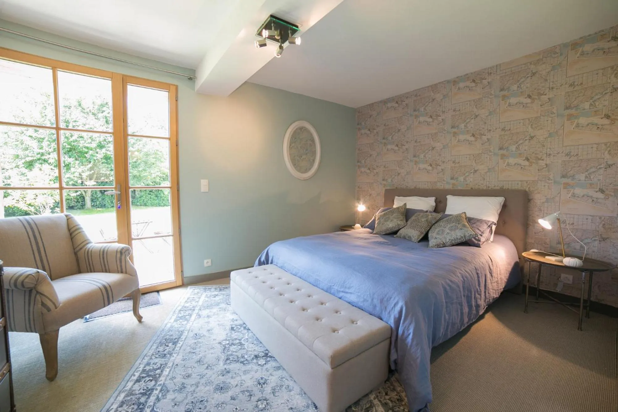 Bed in Les Dames de Nage