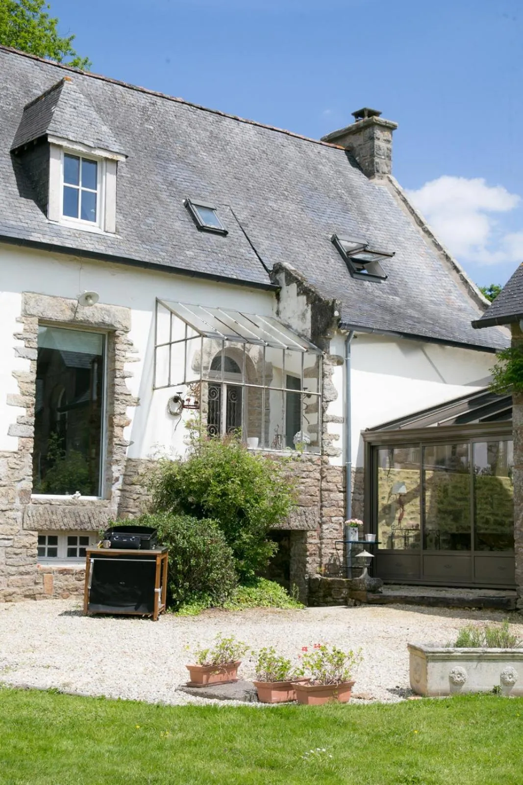 Property building in Les Dames de Nage