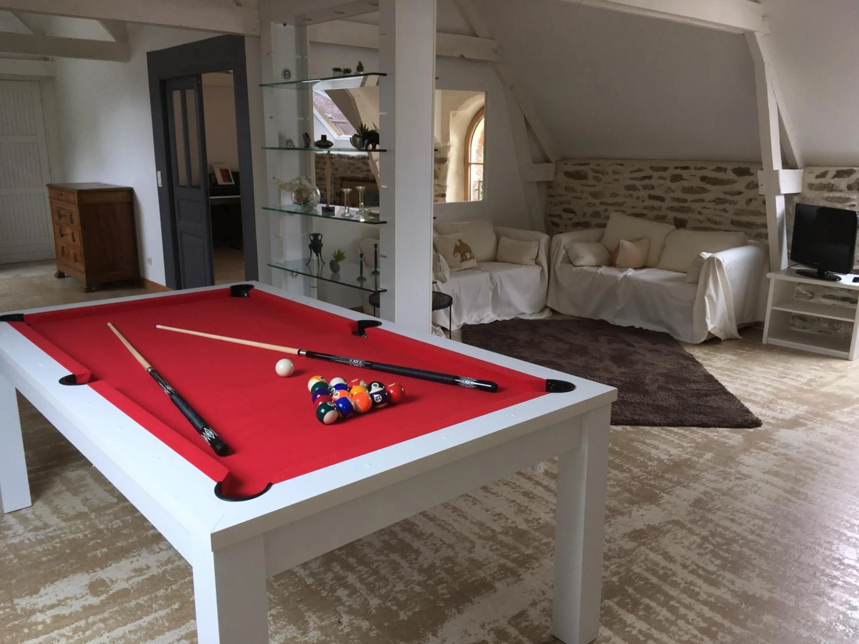 Property building in Les Dames de Nage