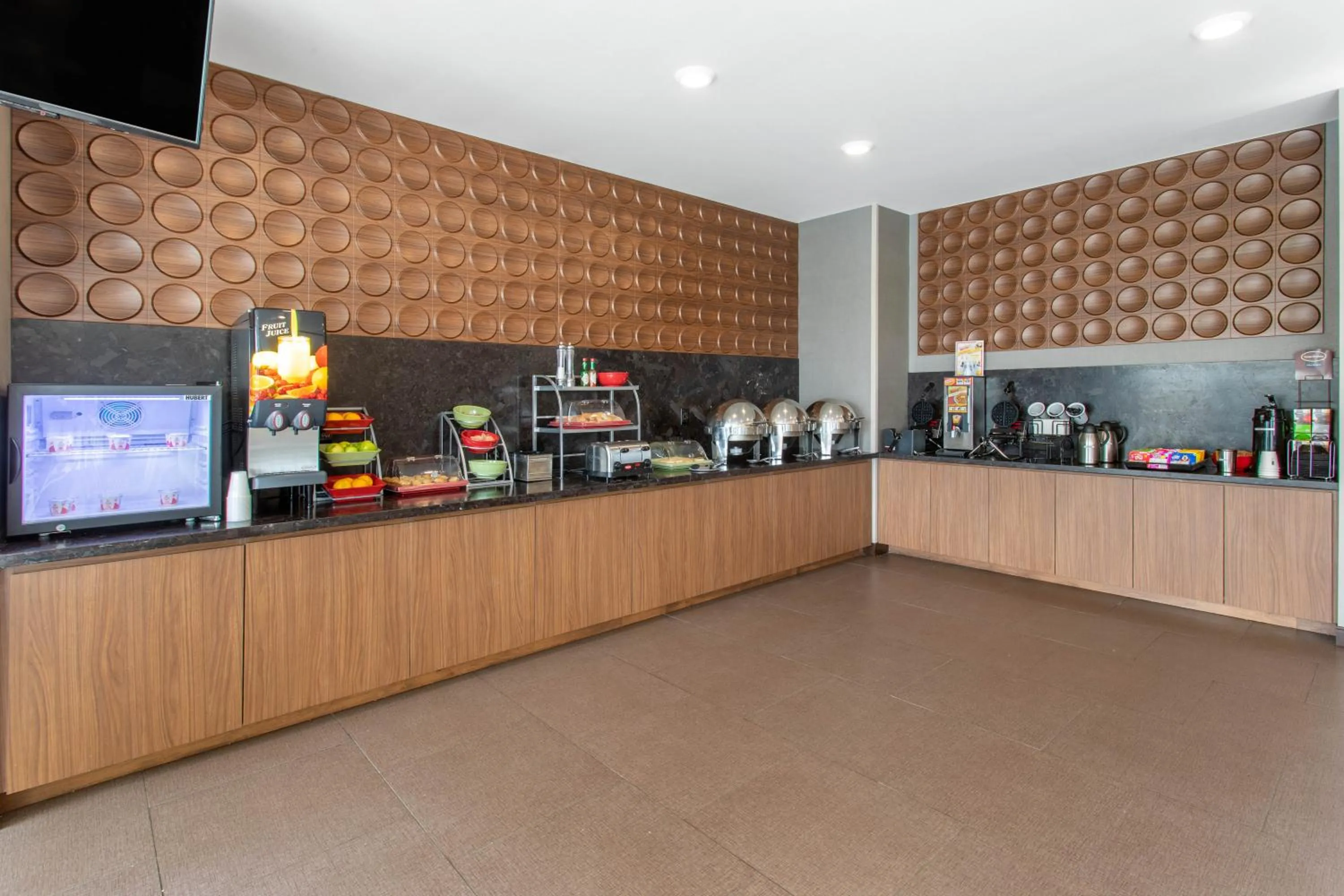 Breakfast in Wingate by Wyndham Loveland Johnstown