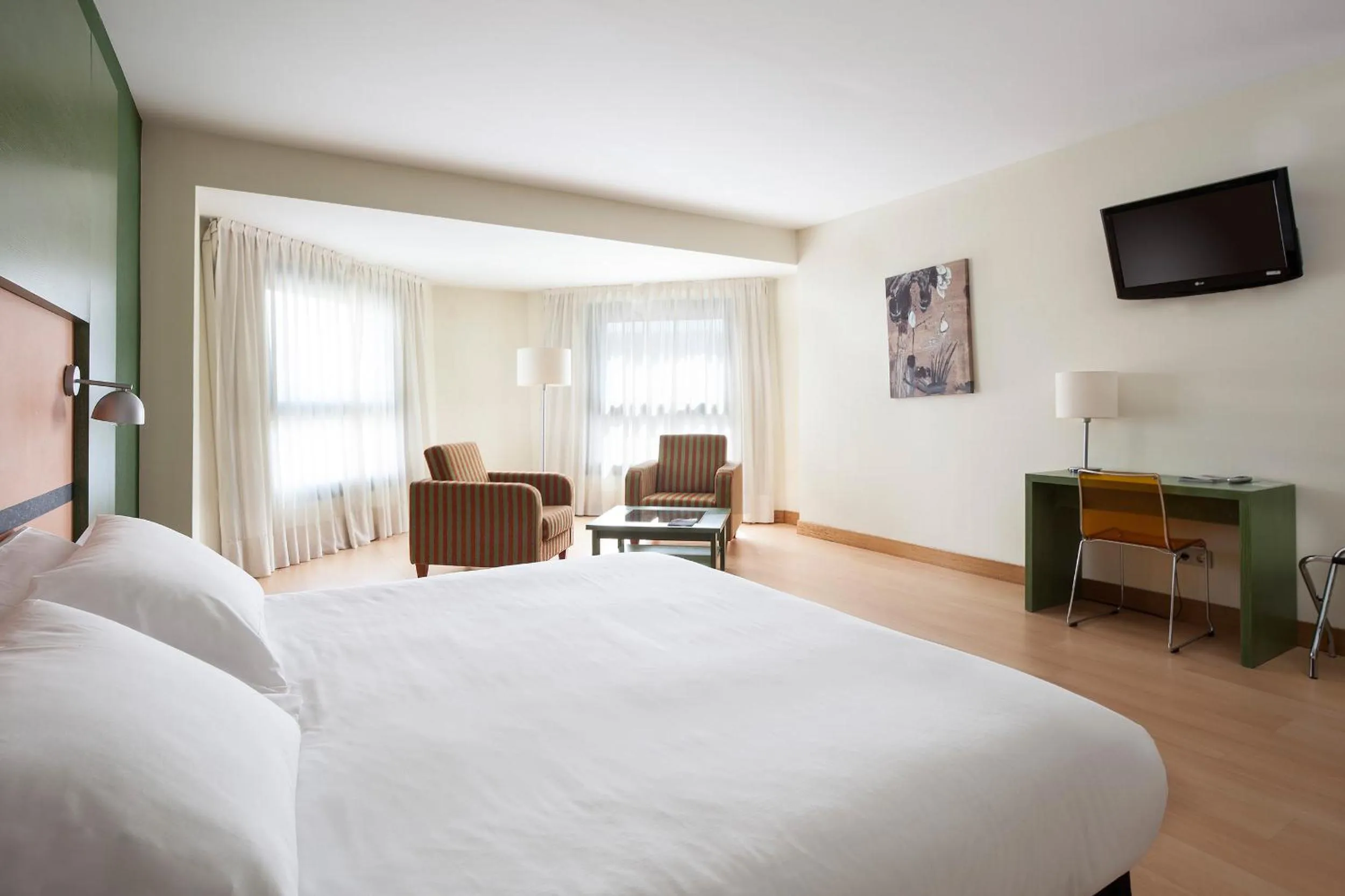 Photo of the whole room, Bed in Hotel Naval Sestao